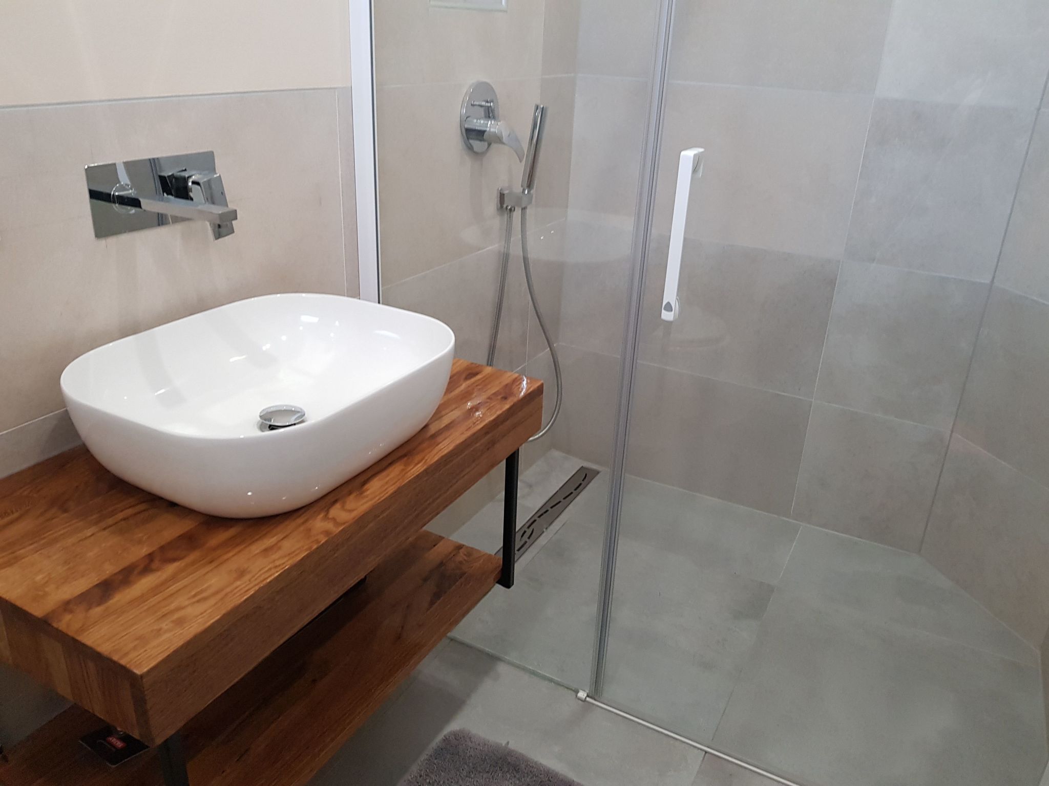 Mit privatem Pool in Ruhiger lage.-Drinnen