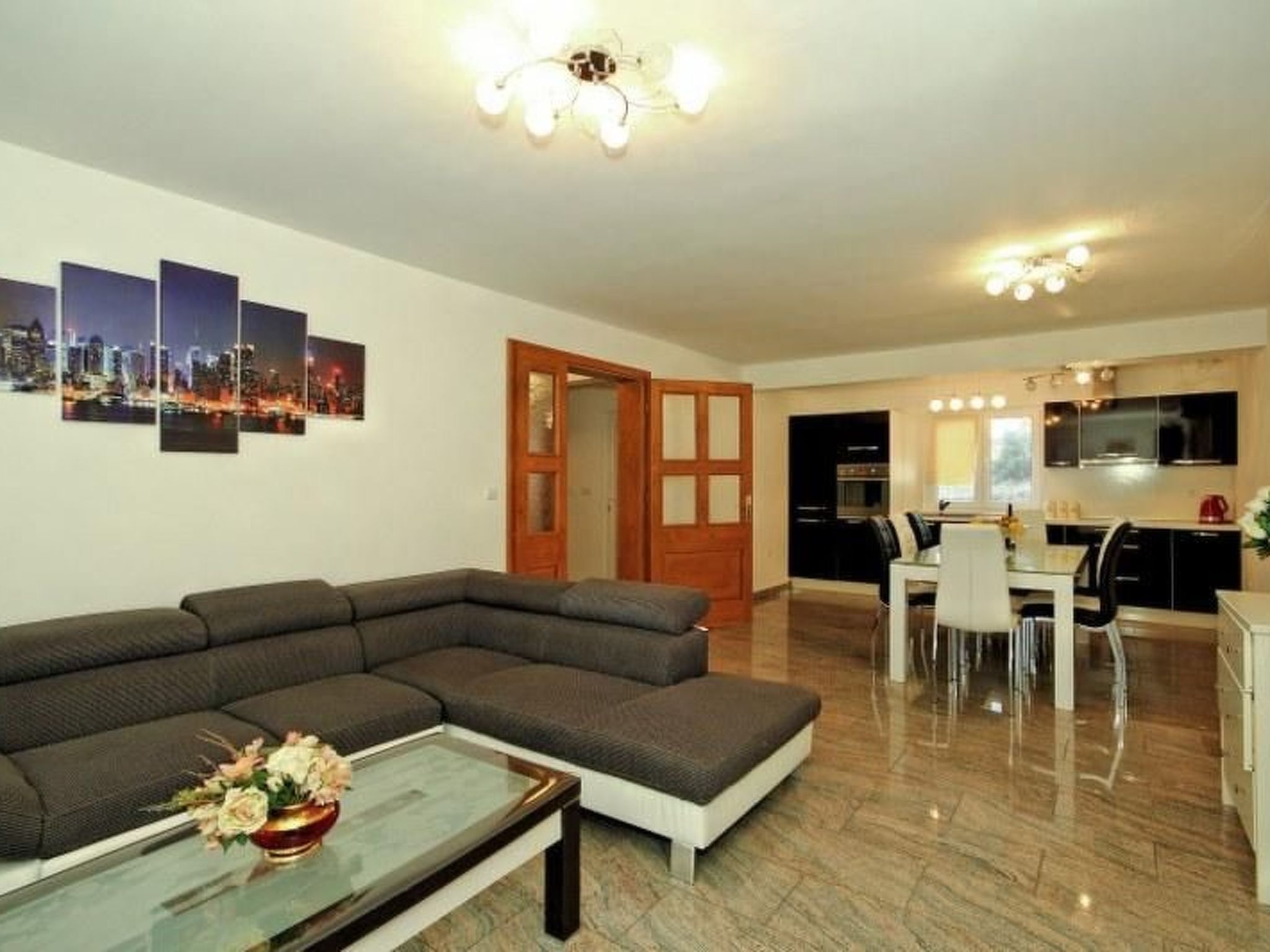 Mit Pool, Terrasse und Parkplatz-Image-tags.info