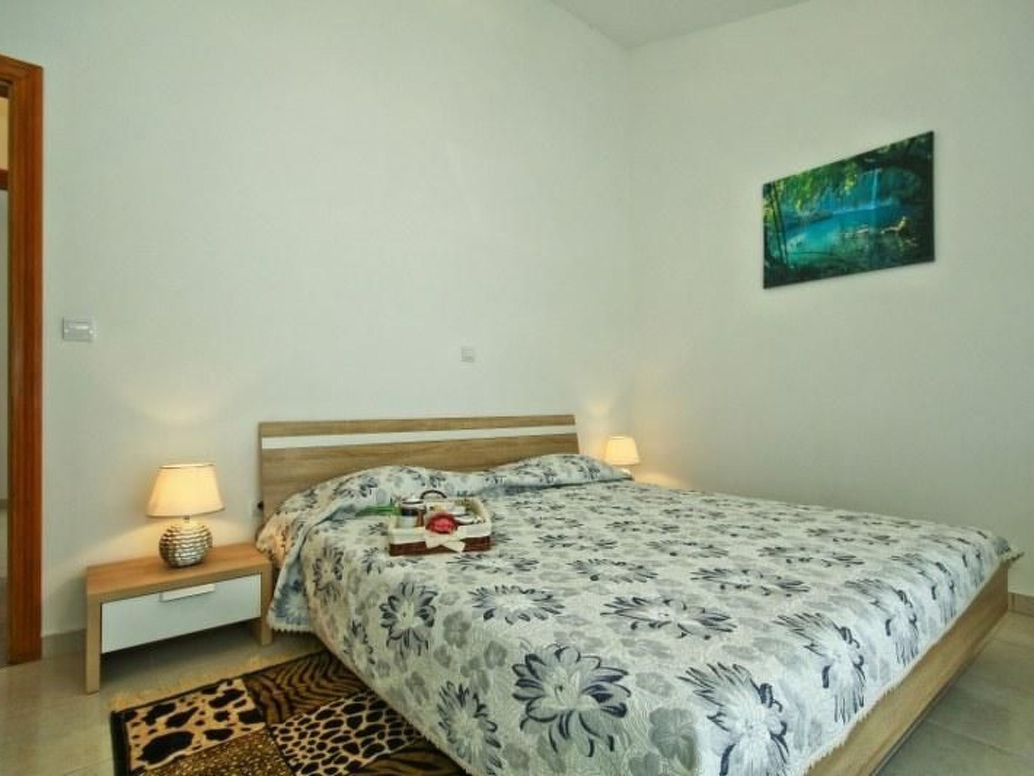 Mit Pool, Terrasse und Parkplatz-Image-tags.info