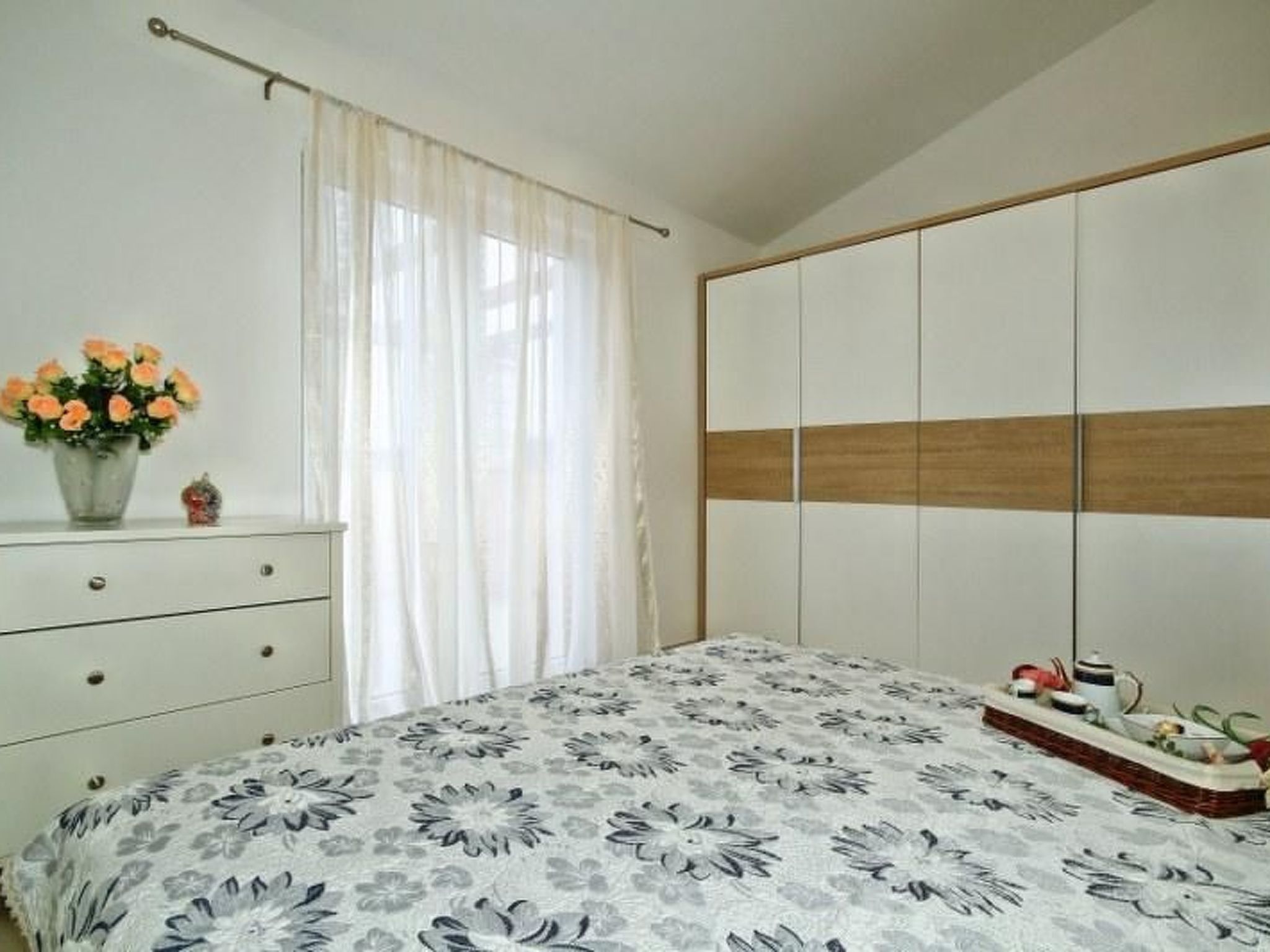 Mit Pool, Terrasse und Parkplatz-Image-tags.info