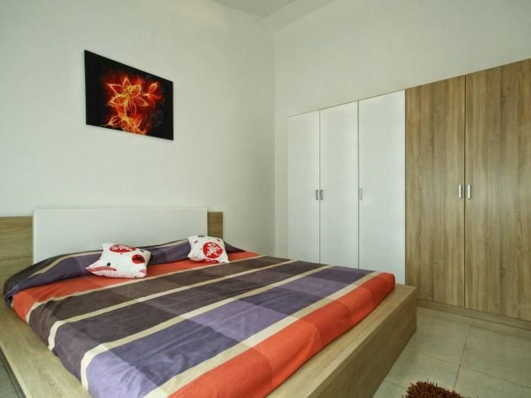 Mit Pool, Terrasse und Parkplatz-Image-tags.info