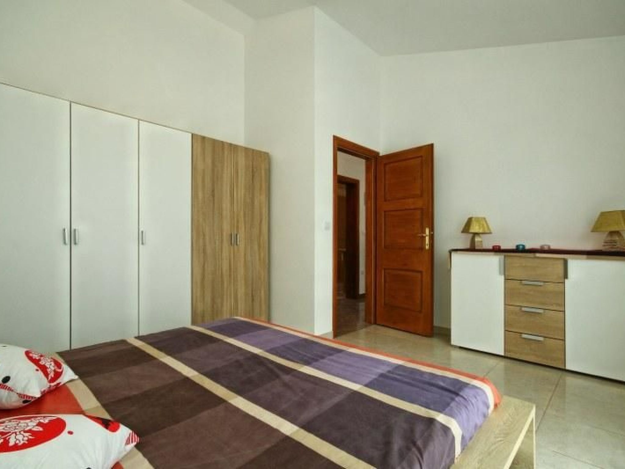 Mit Pool, Terrasse und Parkplatz-Image-tags.info