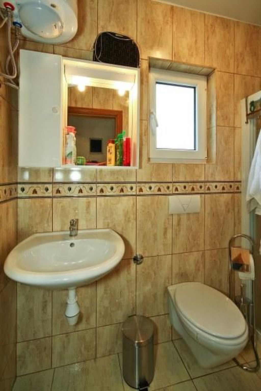 Mit Pool, Terrasse und Parkplatz-Image-tags.info