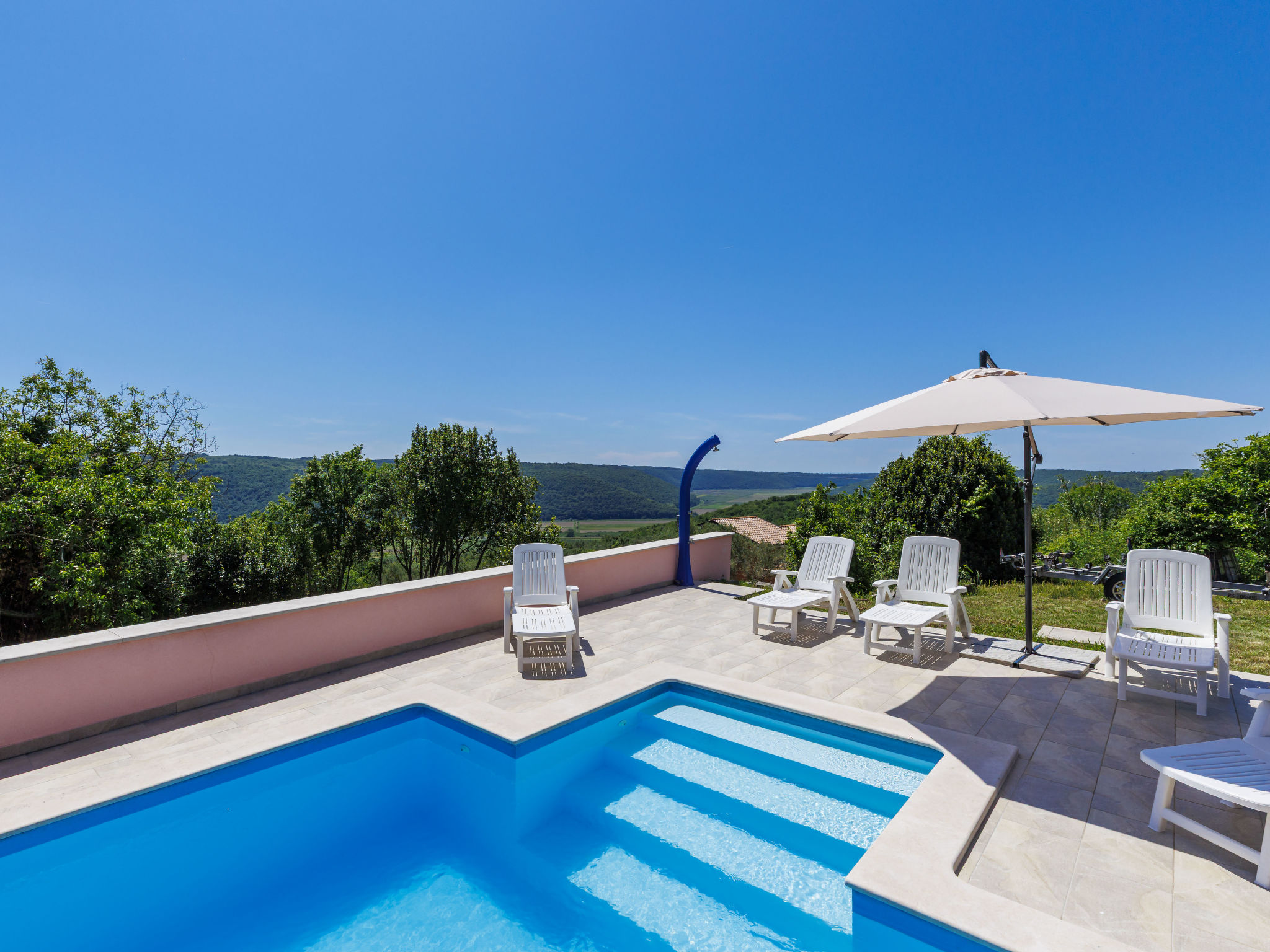 Maison Villa Gabi – Piscine extérieure, photo 35 sur 36