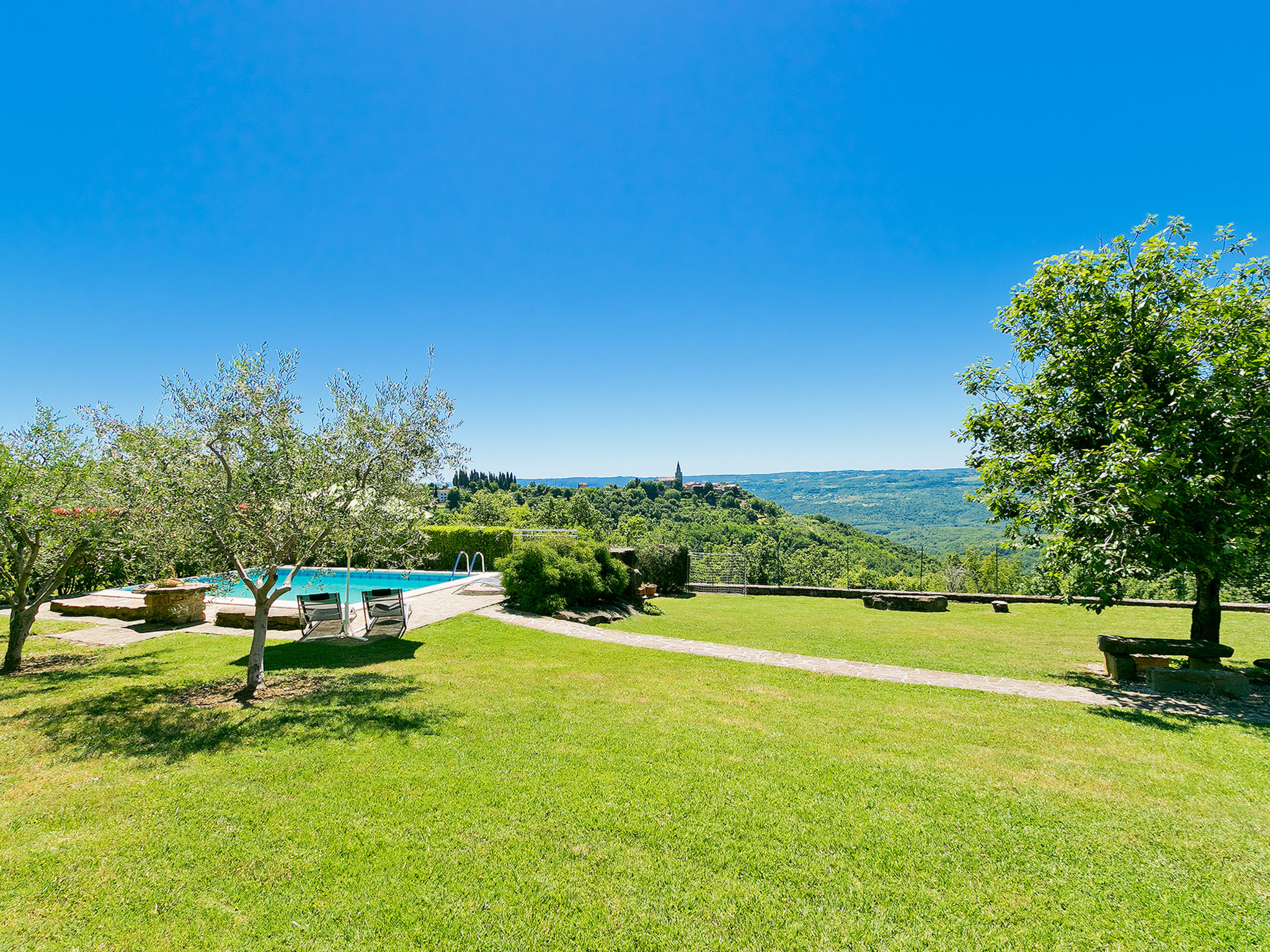 Vakantiehuis met omheinde tuin in Groznjan (Kroatië) 1 hond is welkom