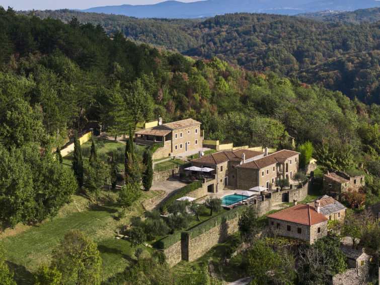 Villa met open haard en verwarmd zwembad in Grožnjan in Grožnjan
