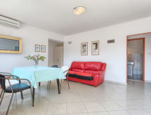 Op 300m van zee: Zonnig appartement Nika in Umag met wellness - thumbnail 6