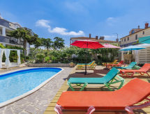 Op 300m van zee: Zonnig appartement Nika in Umag met wellness - thumbnail 1