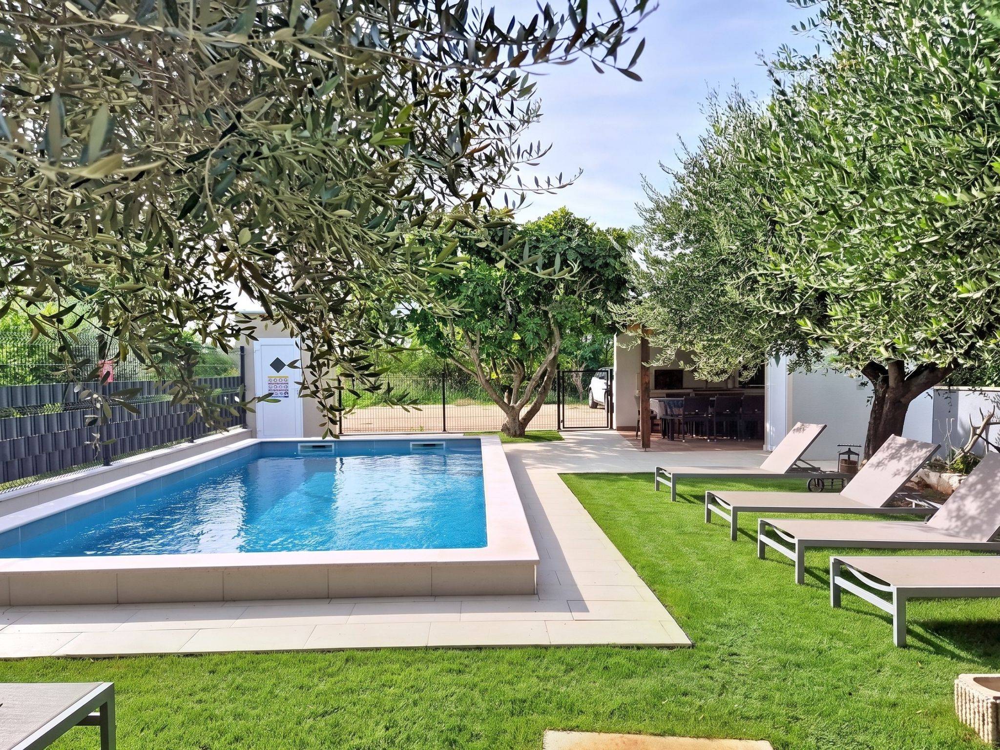 Finida — Pool Outdoor (4 of 42)