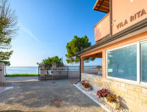 Villa Rita: Strandvakantie op 50 meter van de Adriatische Zee in Umag - thumbnail 1