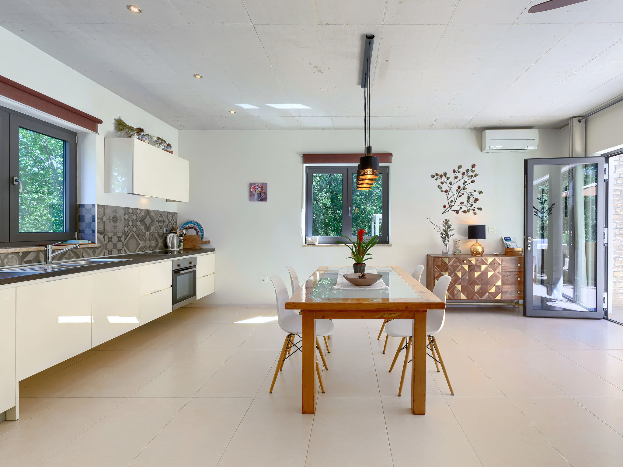 Kitchen / Dining Room