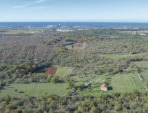 Authentiek Boshuis bij Umag: Rust, Ruimte & Golf op 15.000m² - thumbnail 2