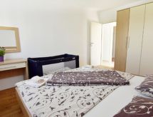 Strandnabij appartement met whirlpool en tuin in Umag, voor 6 personen - thumbnail 3