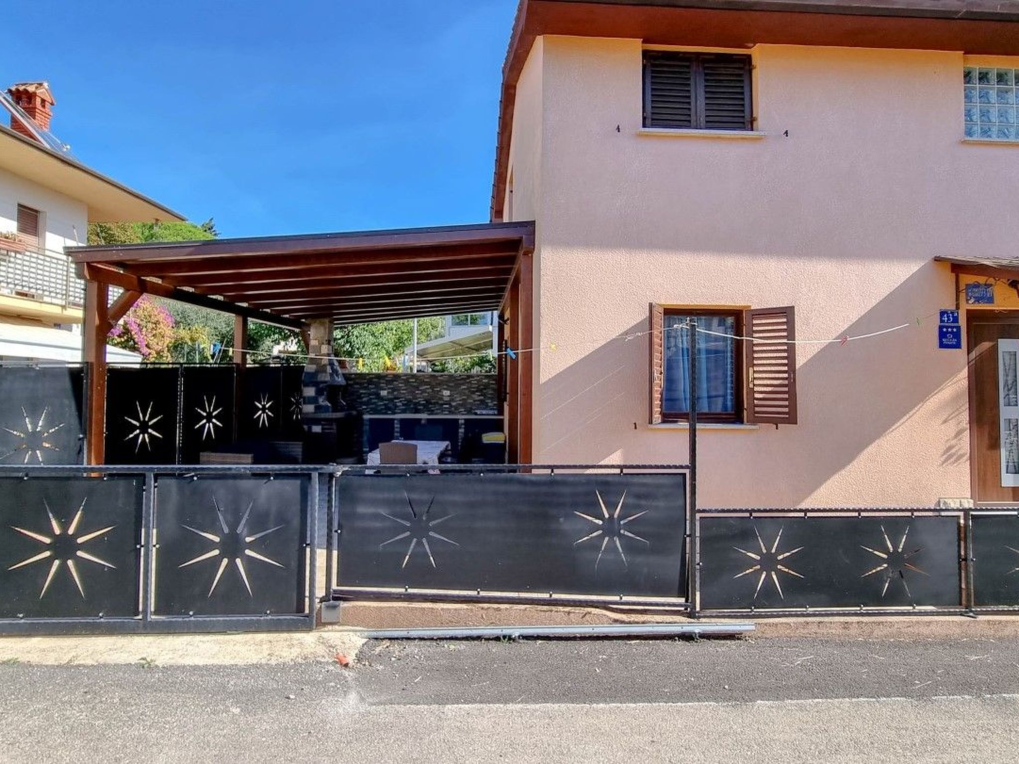 Photo of "Ivan" direkt am Strand