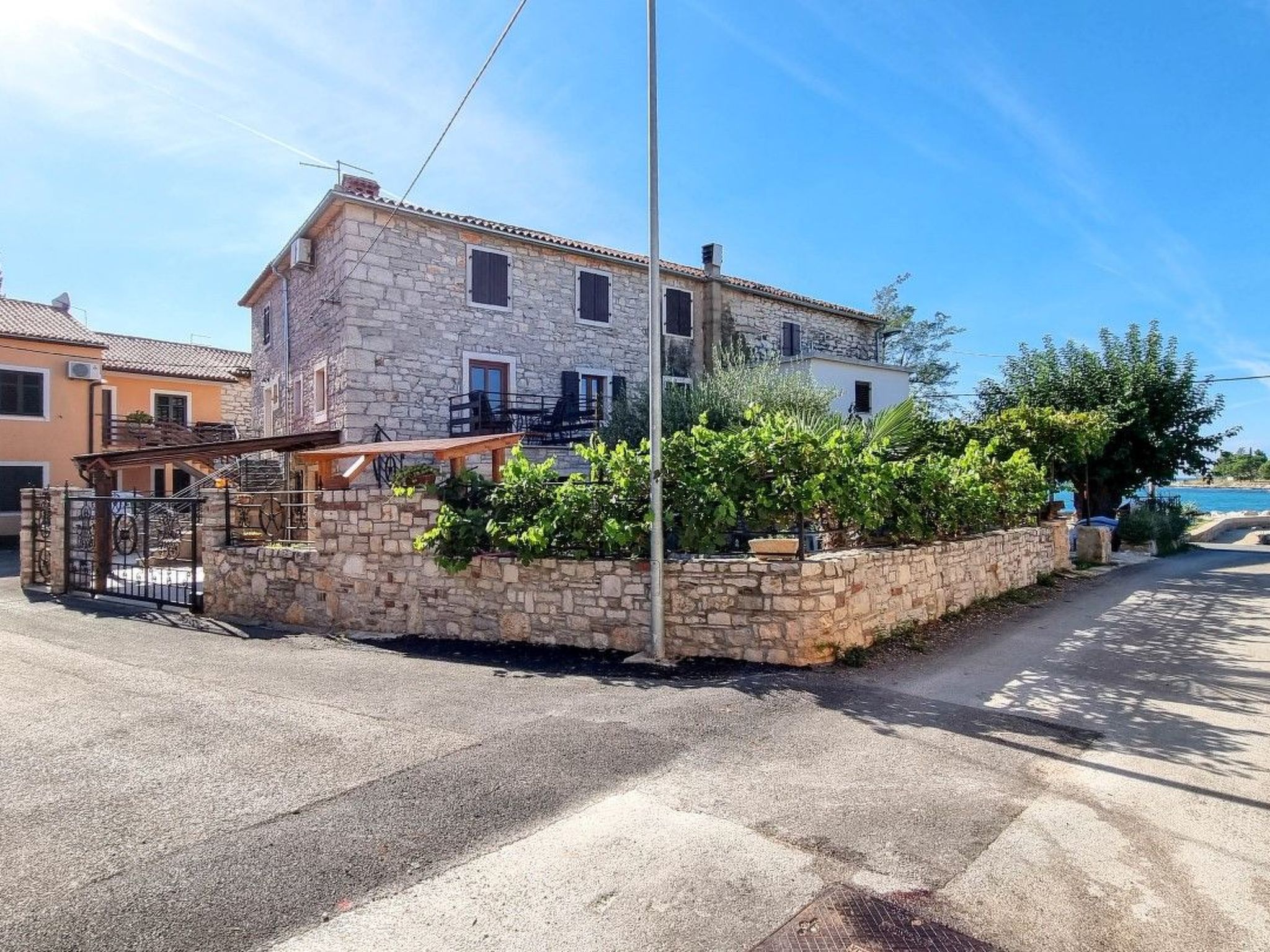 Photo of "Ivan" direkt am Strand