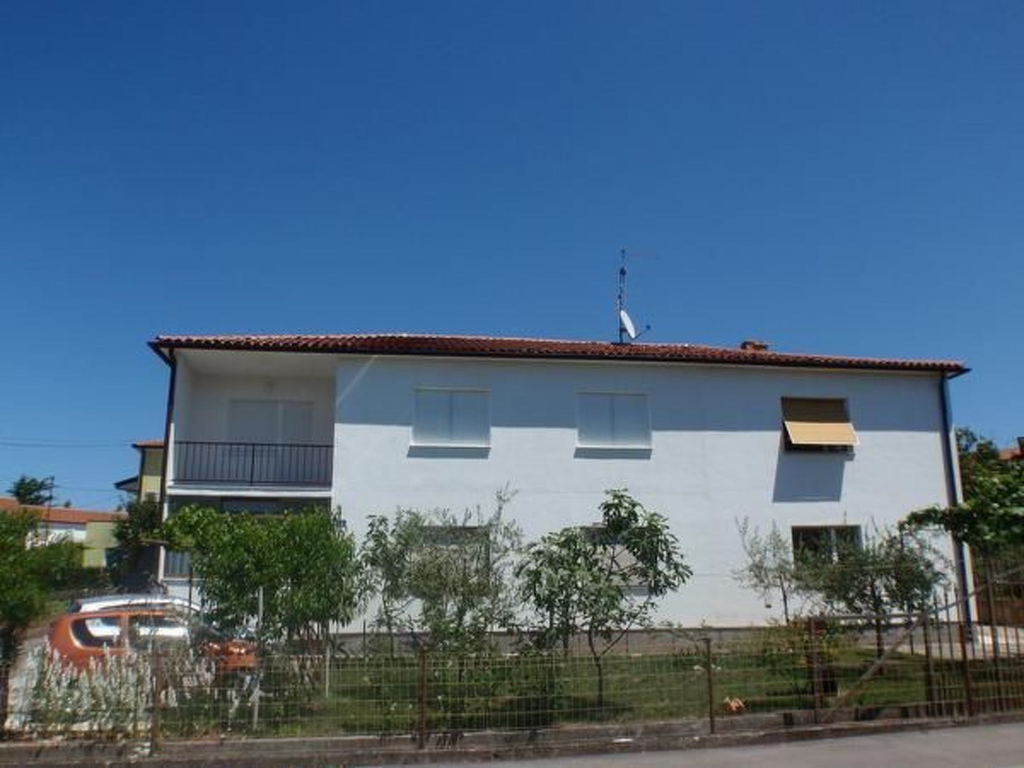 Klimatisierte Lino-Wohnung mit Balkon-Image-tags.info