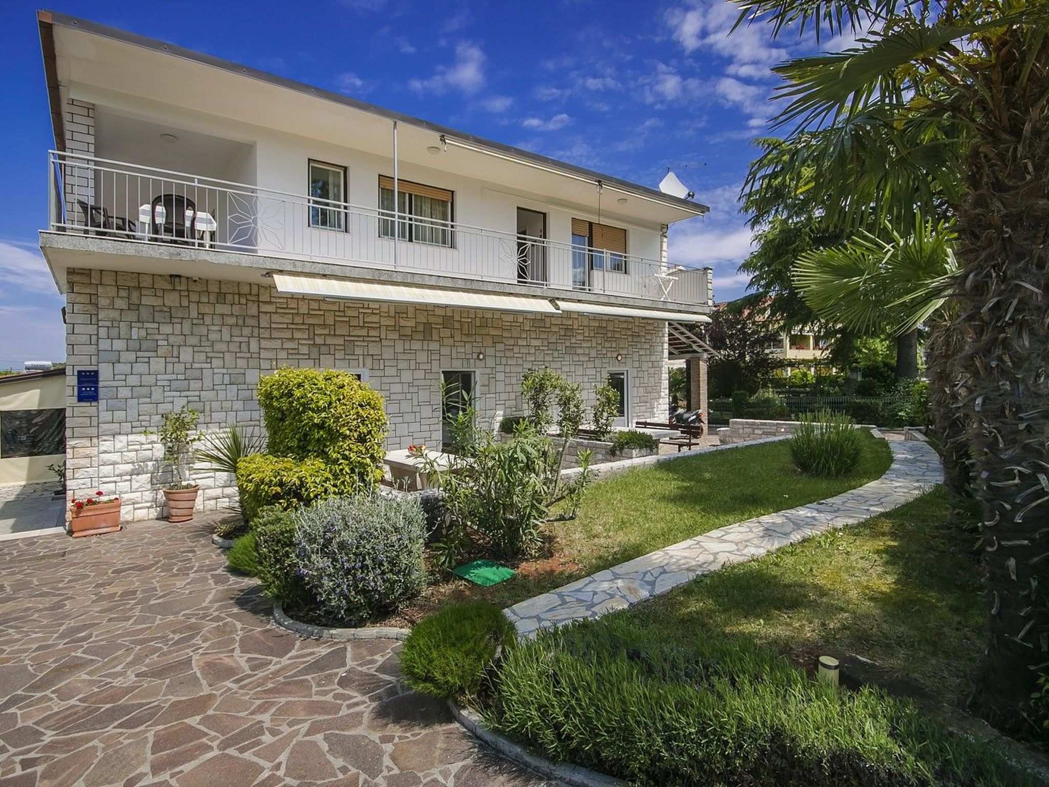 Apartment Nika1 Umag mit Pool und Whirlpool 400 Meter vom Strand entfernt Villa in Umag