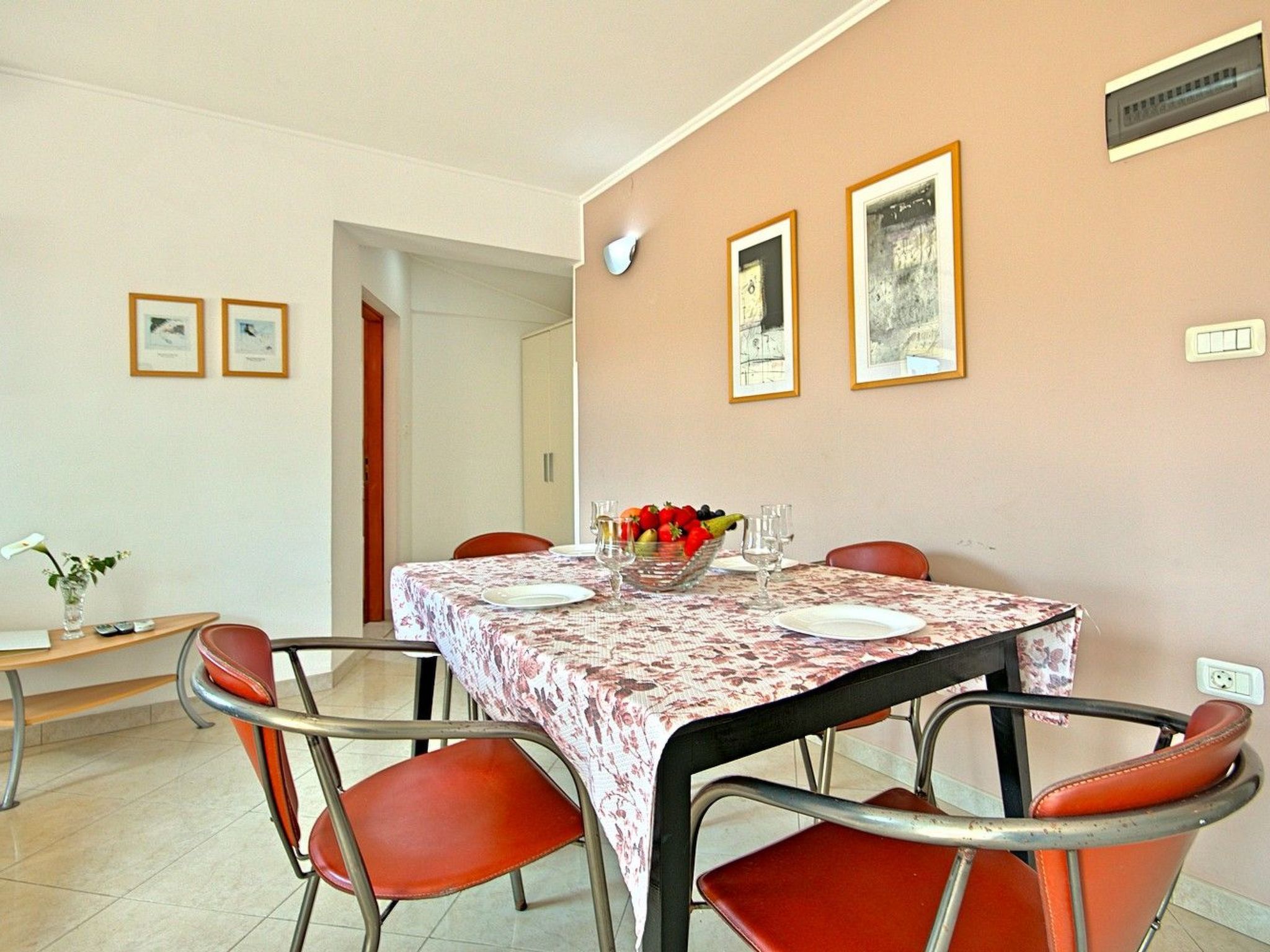 Photo of Apartment Nika1 Umag mit Pool und Whirlpool 400 Meter vom Strand entfernt