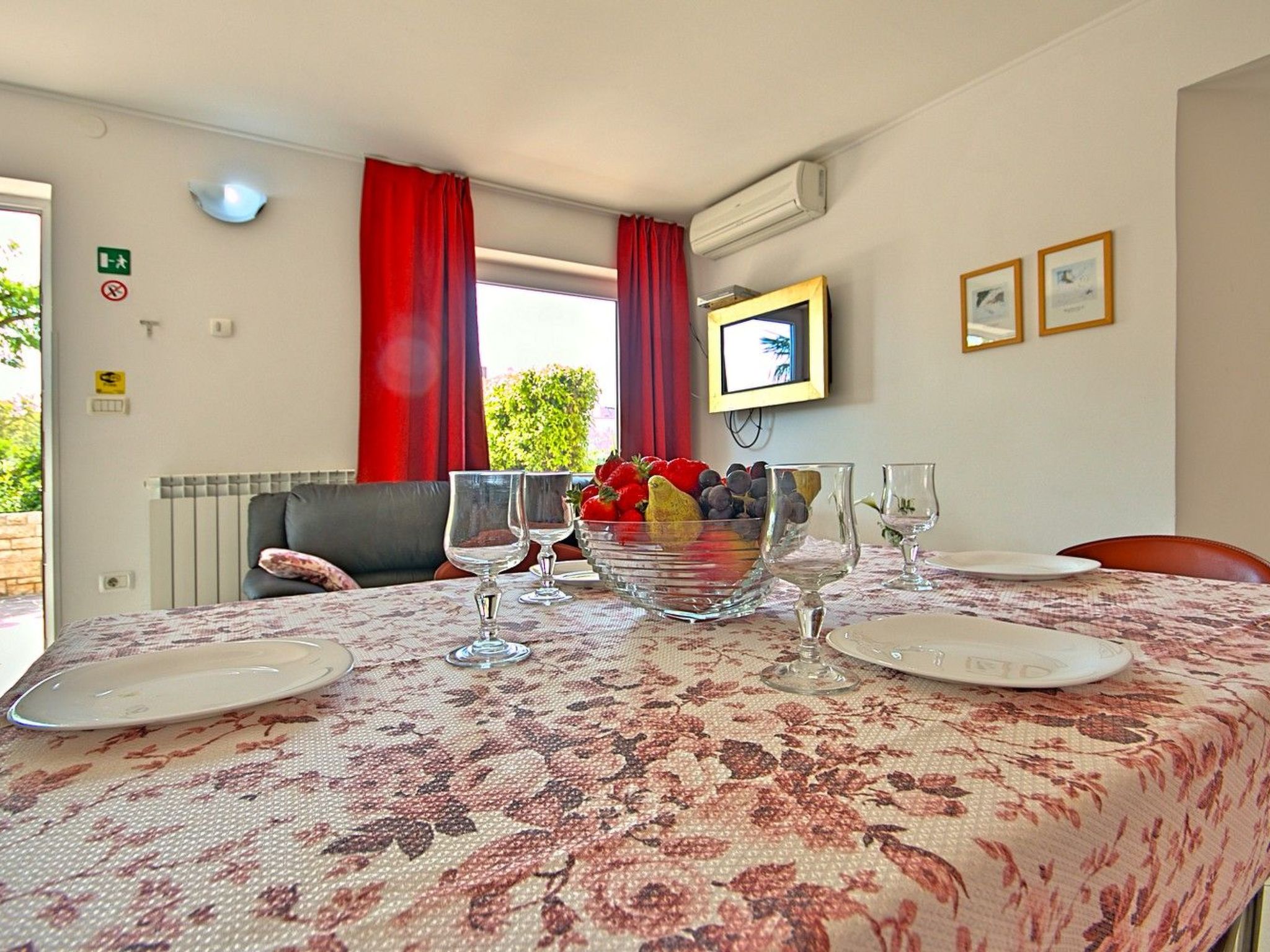 Photo of Apartment Nika1 Umag mit Pool und Whirlpool 400 Meter vom Strand entfernt