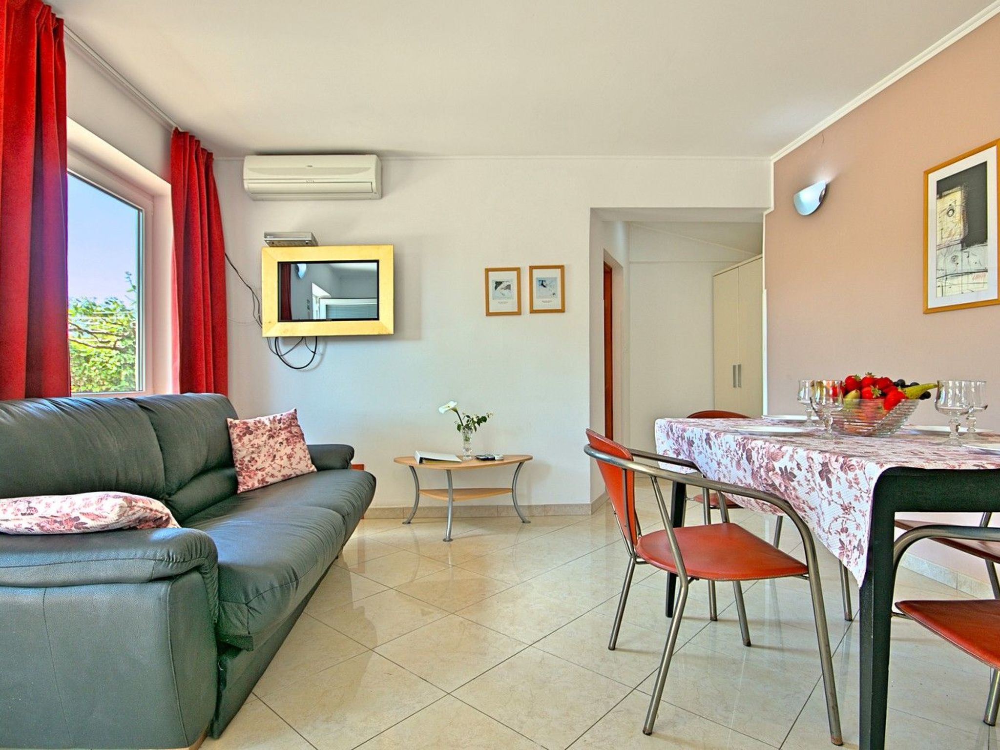 Photo of Apartment Nika1 Umag mit Pool und Whirlpool 400 Meter vom Strand entfernt