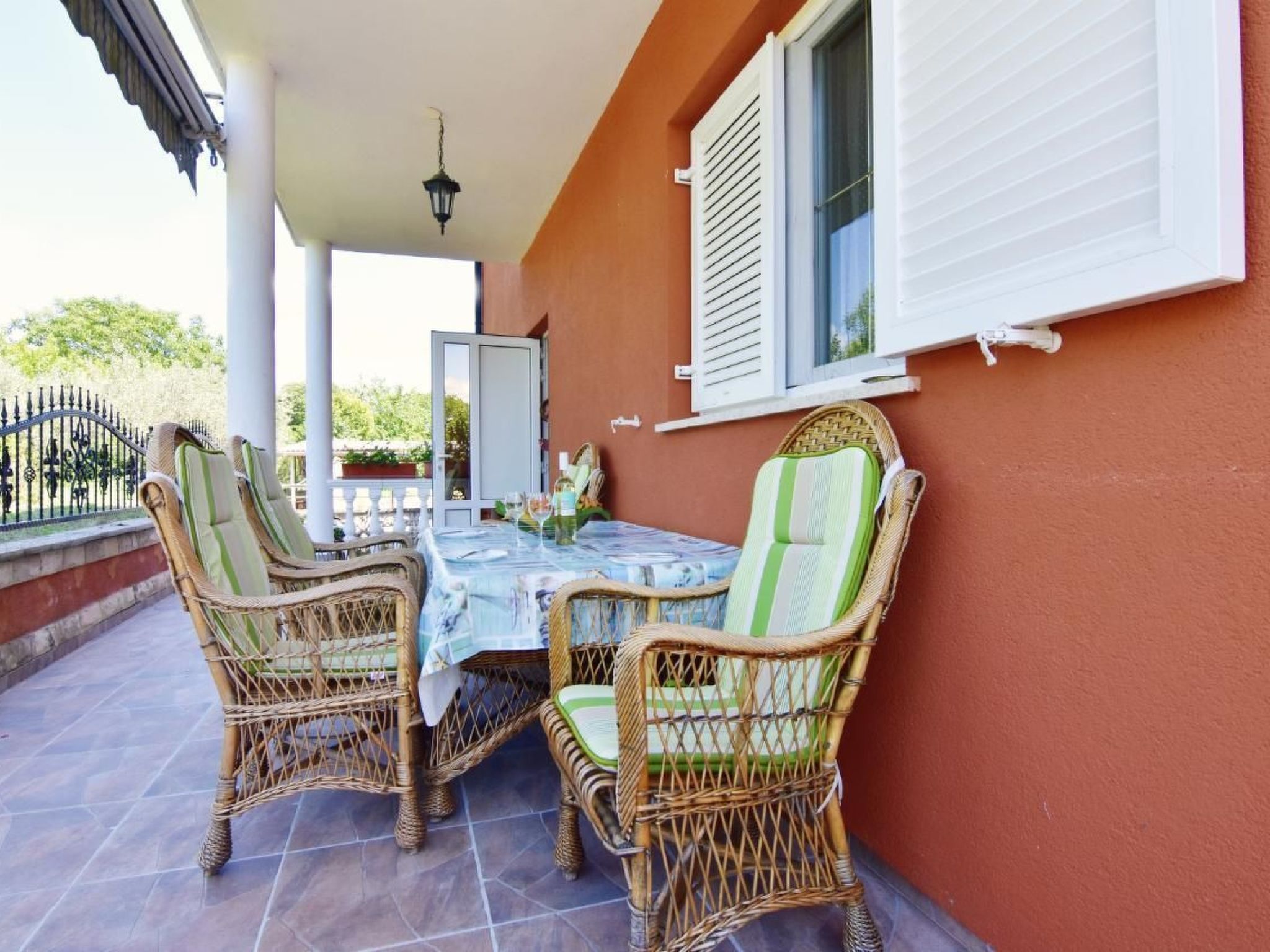 Klimatisierte Wohnung in Valica mit Großem Garten