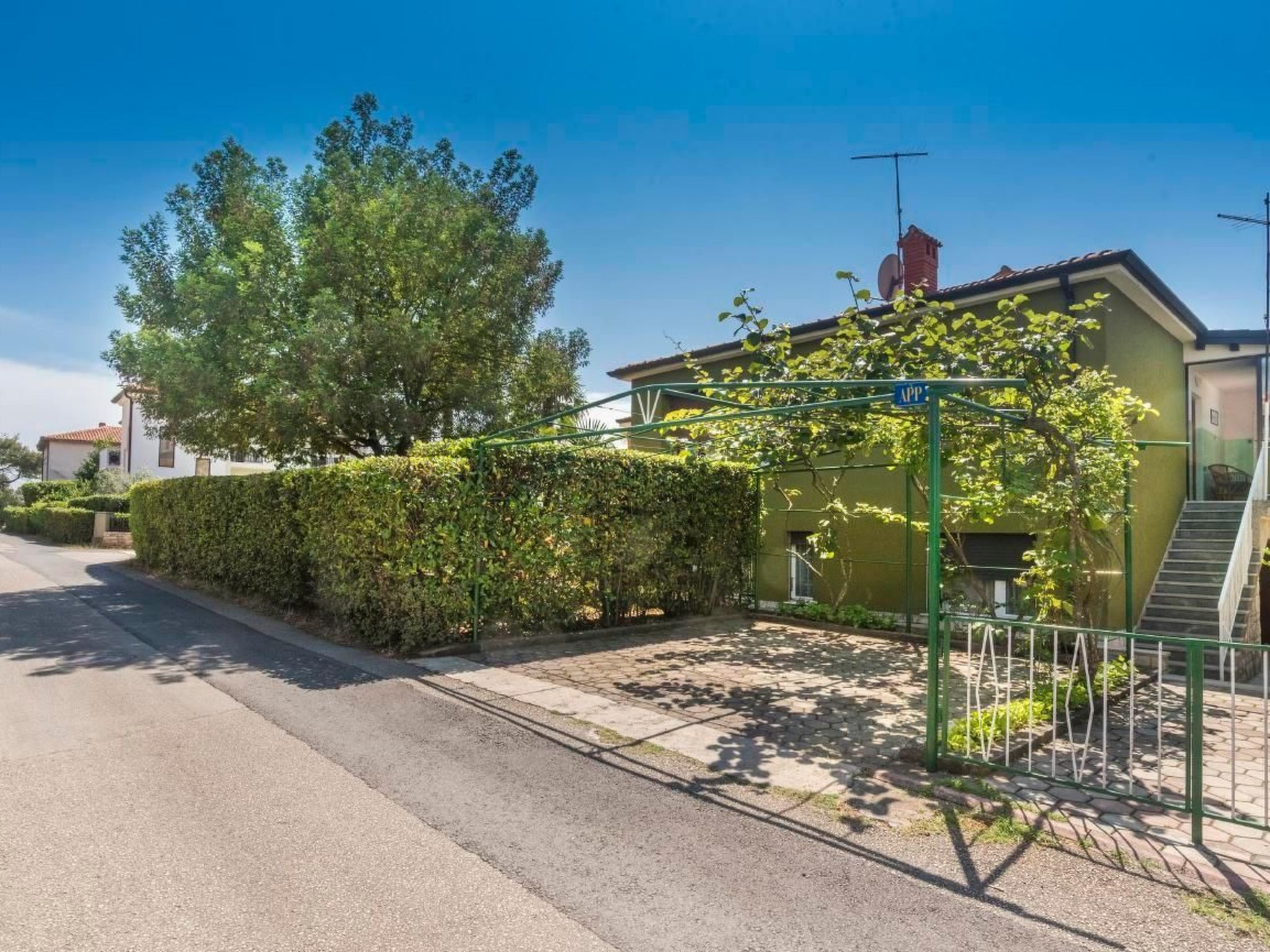 Große Wohnung in Umag mit Kleinem Balkon