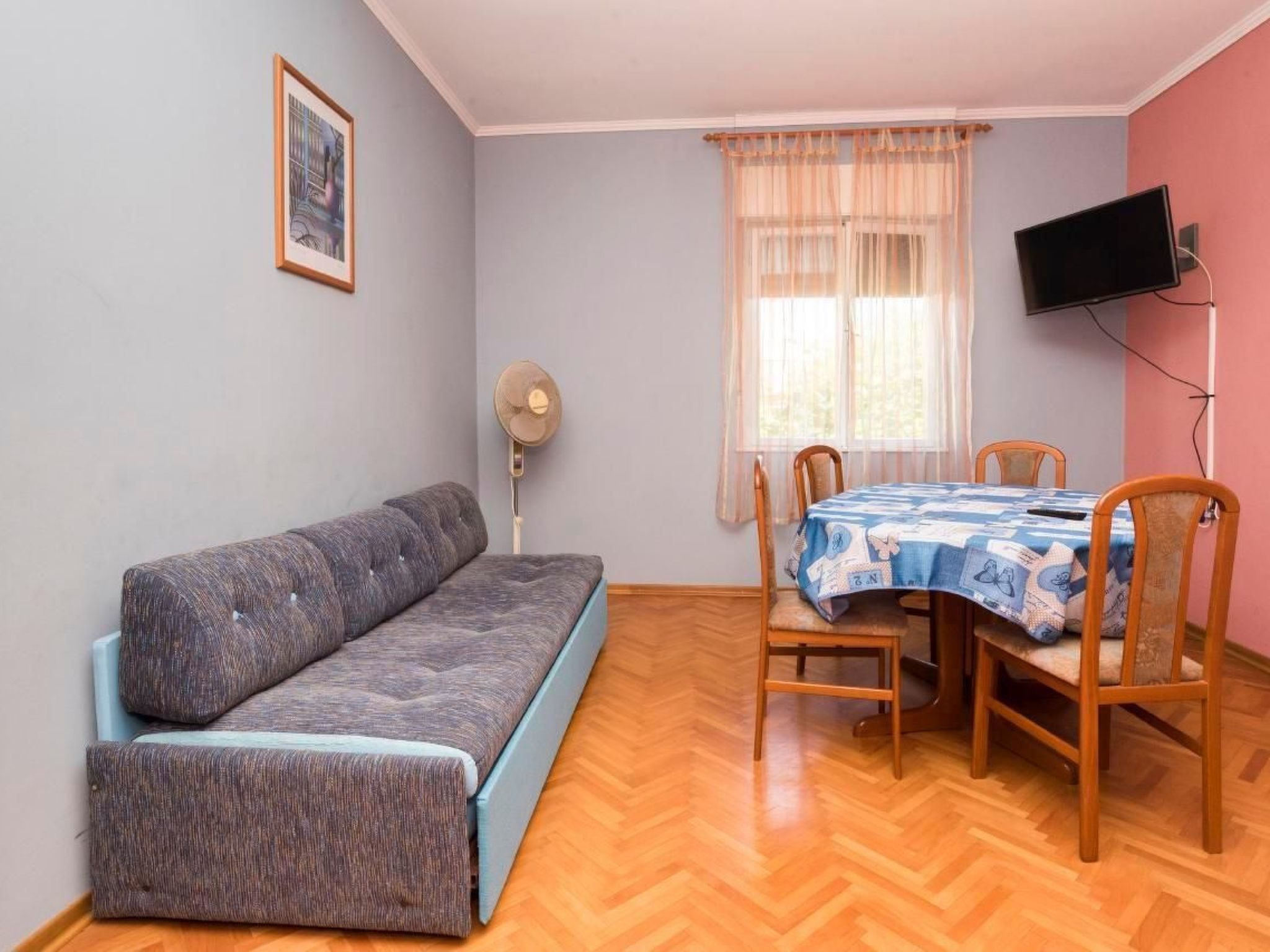 Große Wohnung in Umag mit Kleinem Balkon