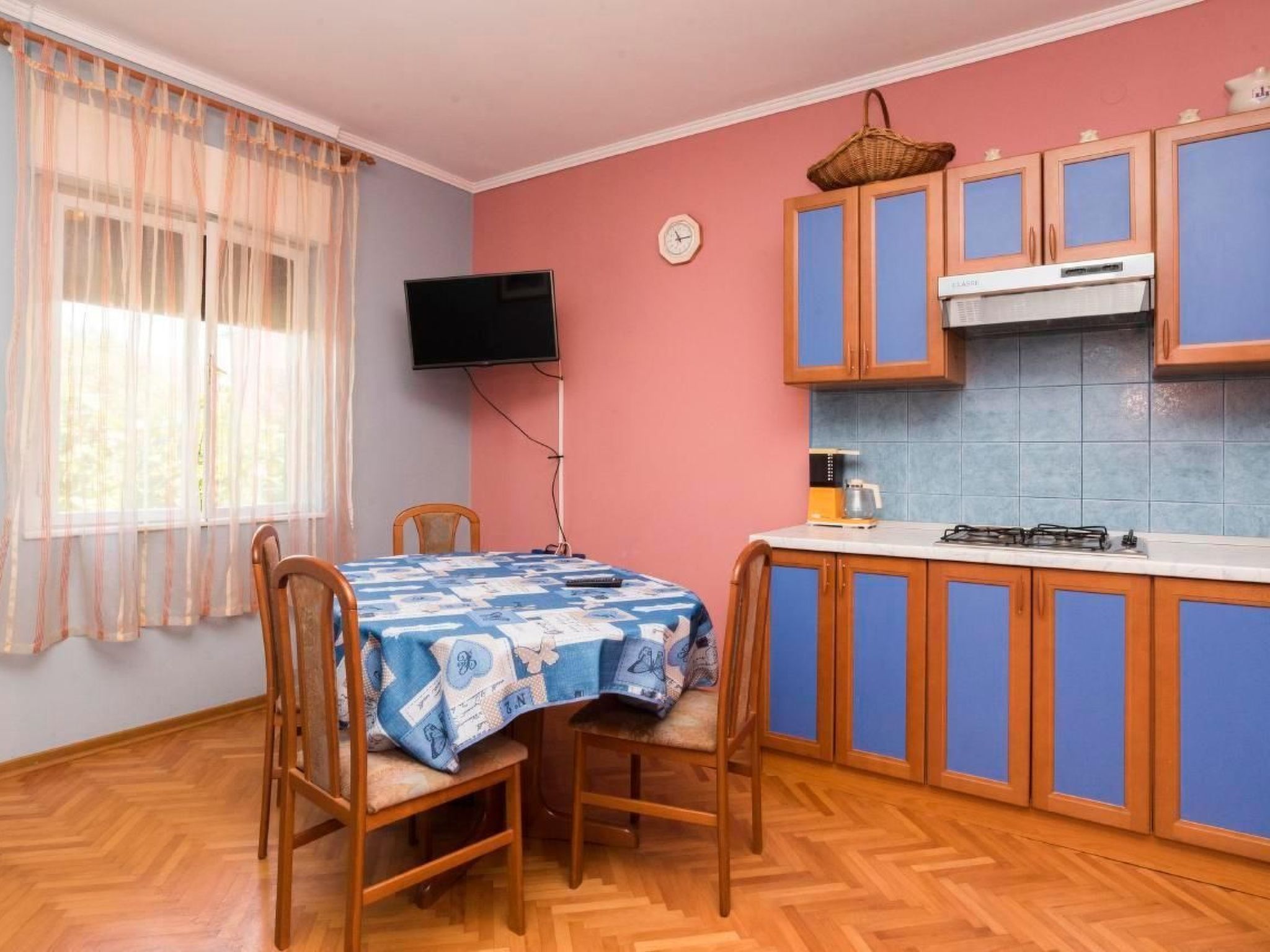 Große Wohnung in Umag mit Kleinem Balkon-Image-tags.info