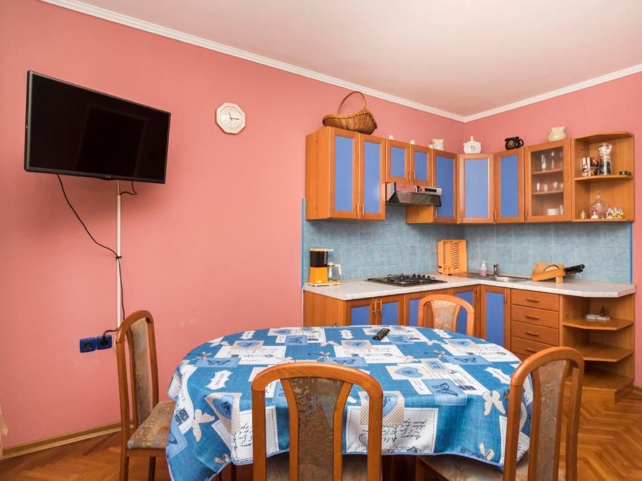 Große Wohnung in Umag mit Kleinem Balkon-Image-tags.info