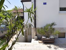 Geräumige Kellerwohnung in der Nähe von Umag