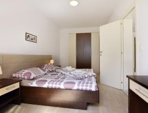 Villa Alpa 4: Modern appartement met jacuzzi op 400m van zee in Umag - thumbnail 4