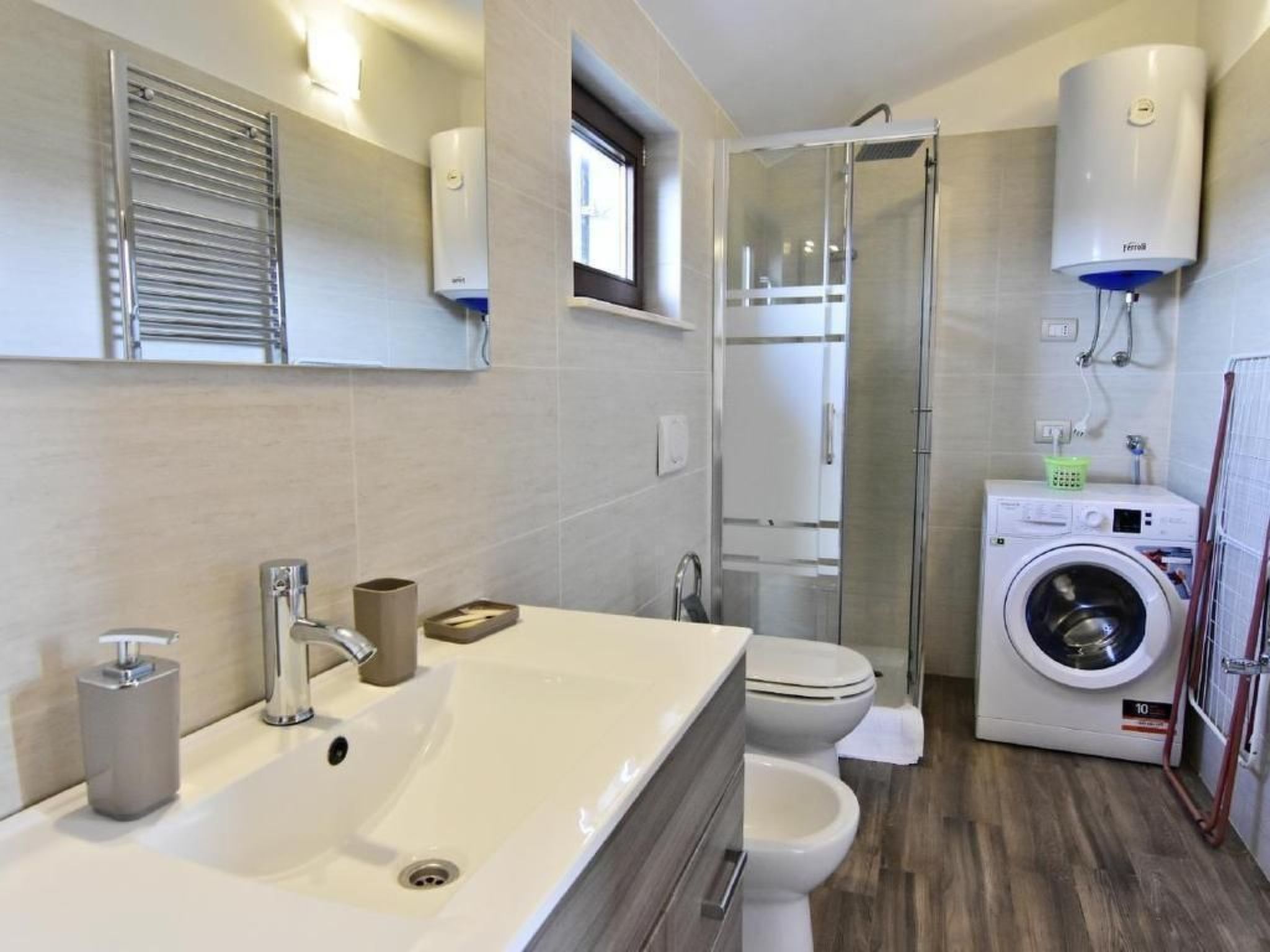 LOREDANA KAT-Image-tags.info