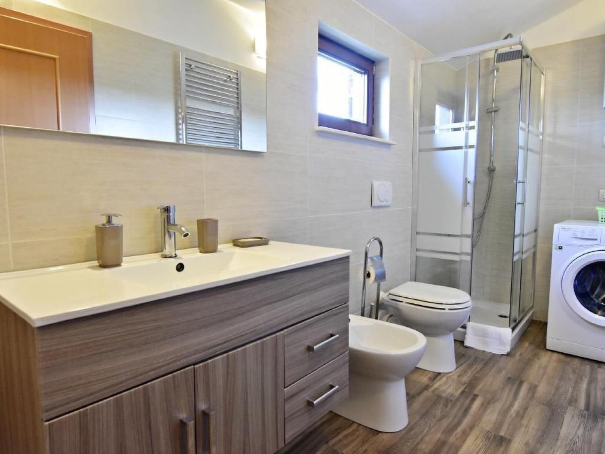 LOREDANA KAT-Image-tags.info