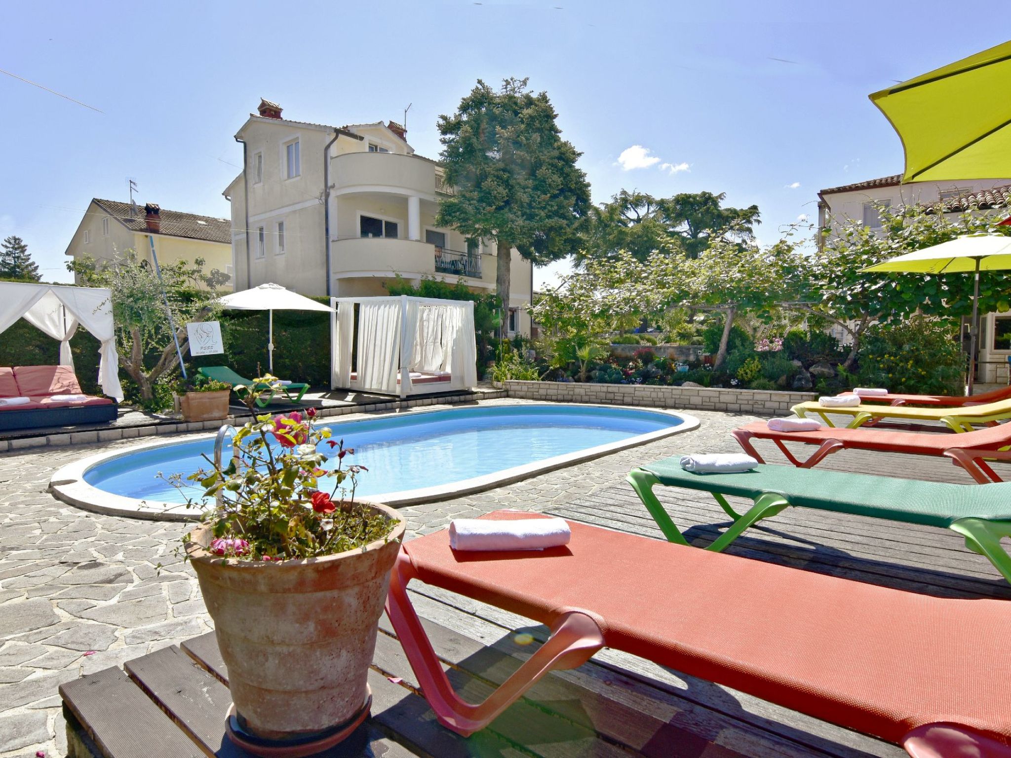 Photo of Apartment Nika 3 Umag mit Pool und Whirlpool 400 Meter vom Strand entfernt