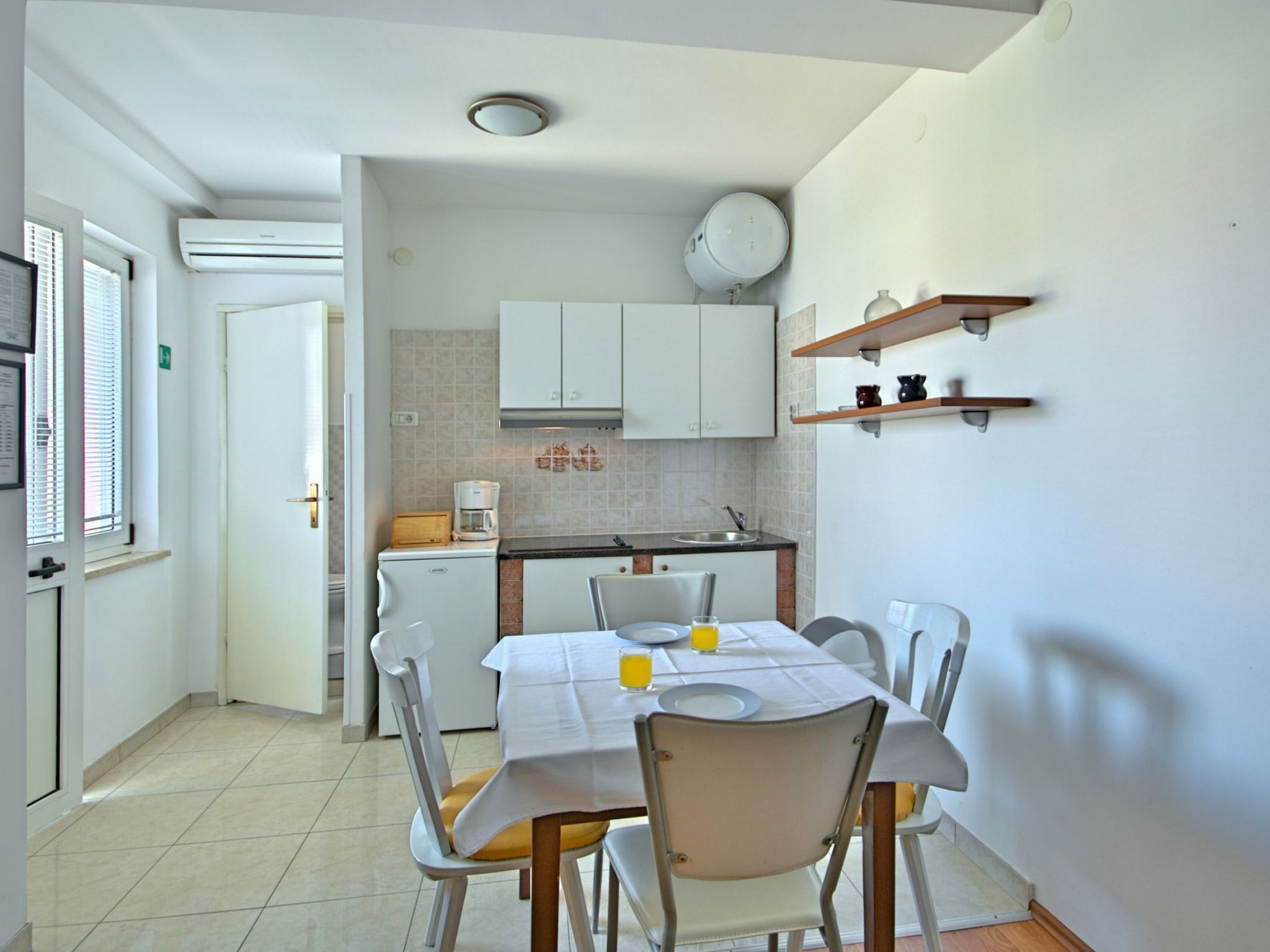 Photo of Apartment Nika 3 Umag mit Pool und Whirlpool 400 Meter vom Strand entfernt