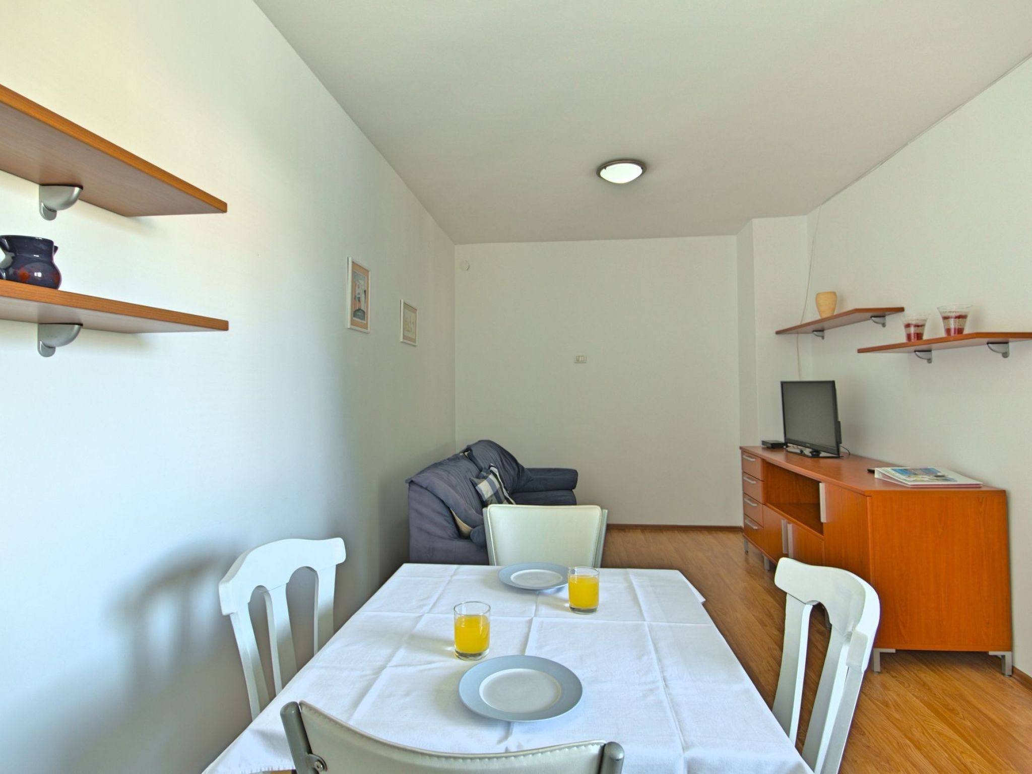 Photo of Apartment Nika 3 Umag mit Pool und Whirlpool 400 Meter vom Strand entfernt