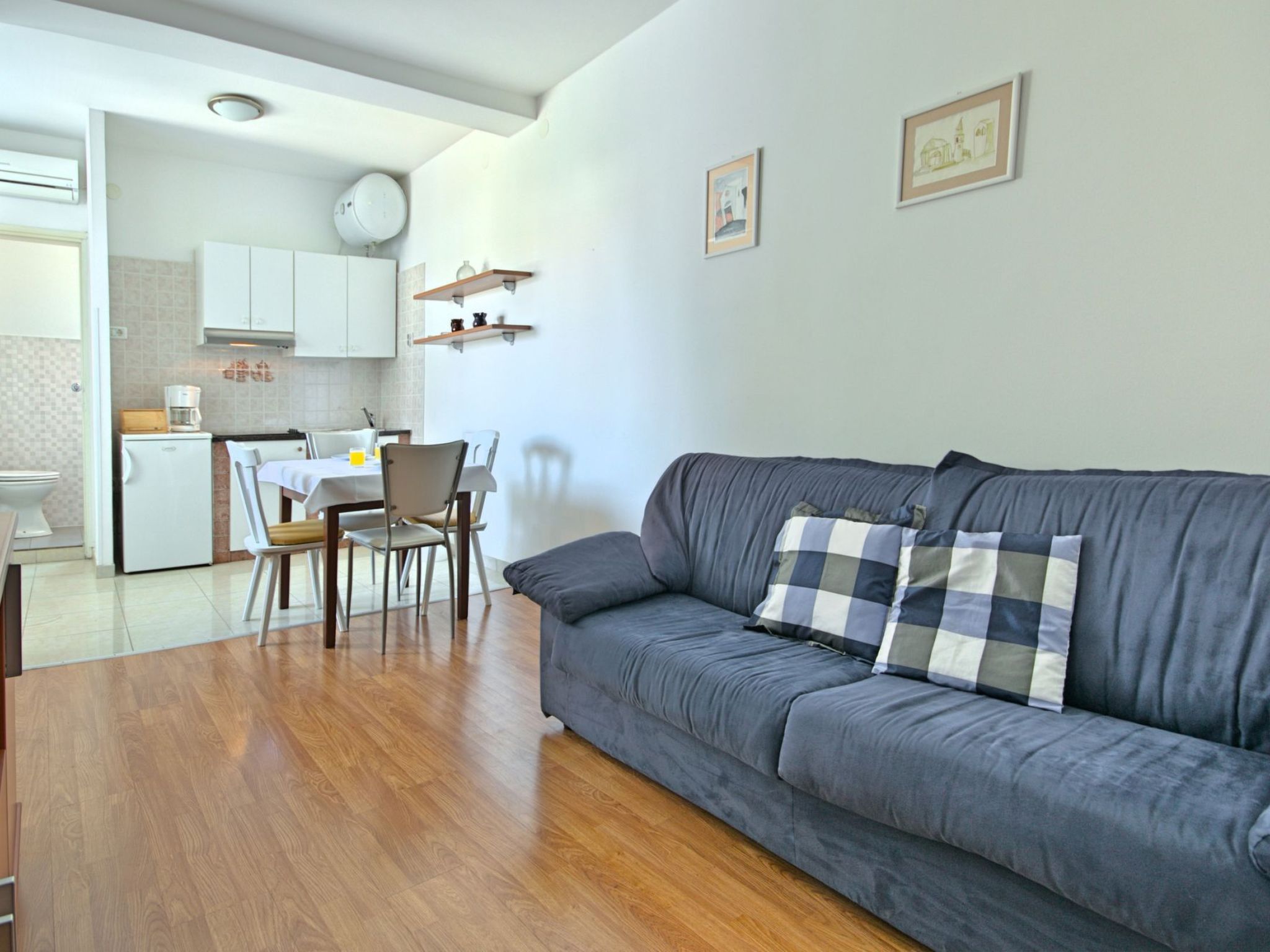 Photo of Apartment Nika 3 Umag mit Pool und Whirlpool 400 Meter vom Strand entfernt