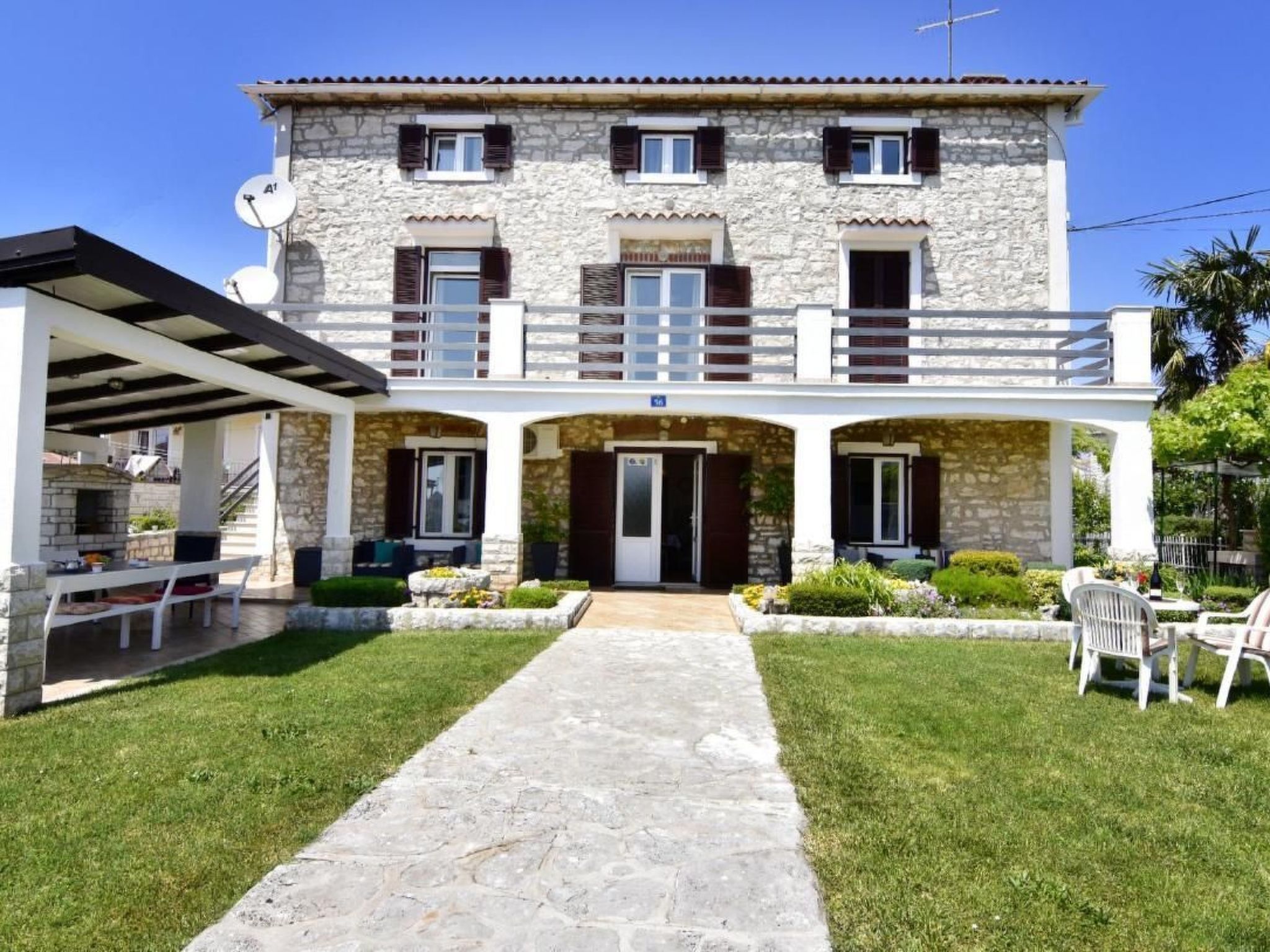 Große Wohnung in Umag mit Großem Garten und Meerblick