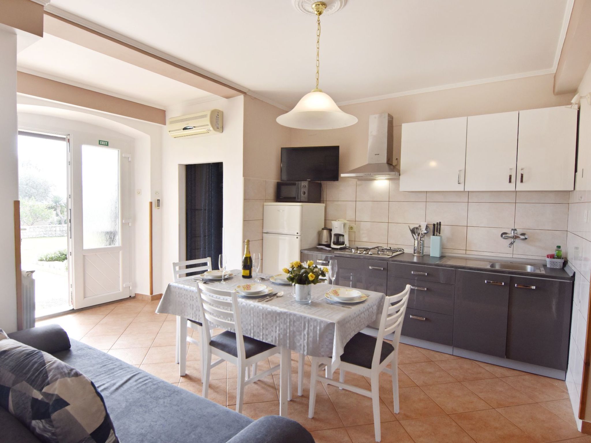 Große Wohnung in Umag mit Großem Garten und Meerblick-Image-tags.info