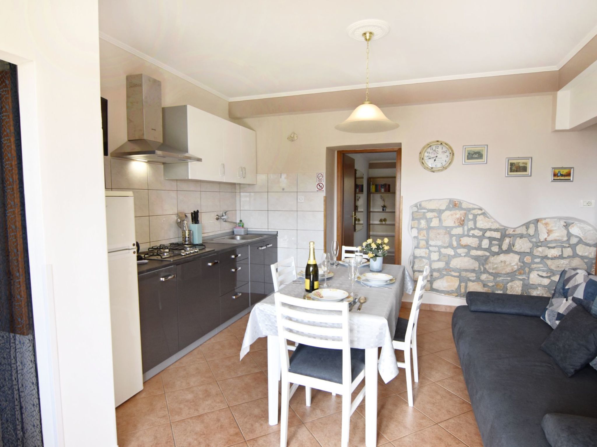 Große Wohnung in Umag mit Großem Garten und Meerblick-Image-tags.info