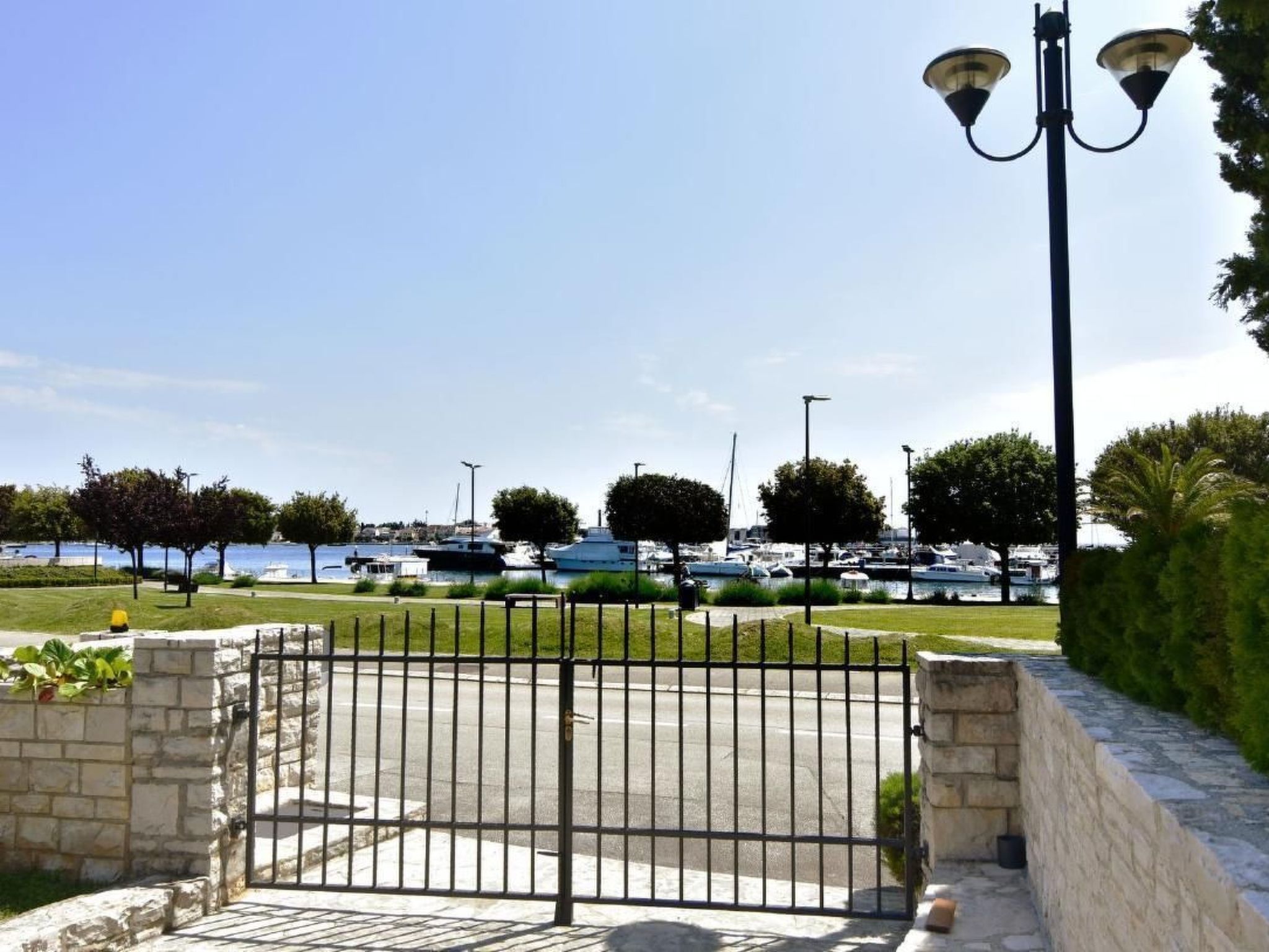 Große Wohnung in Umag mit Großem Garten und Meerblick-Image-tags.info