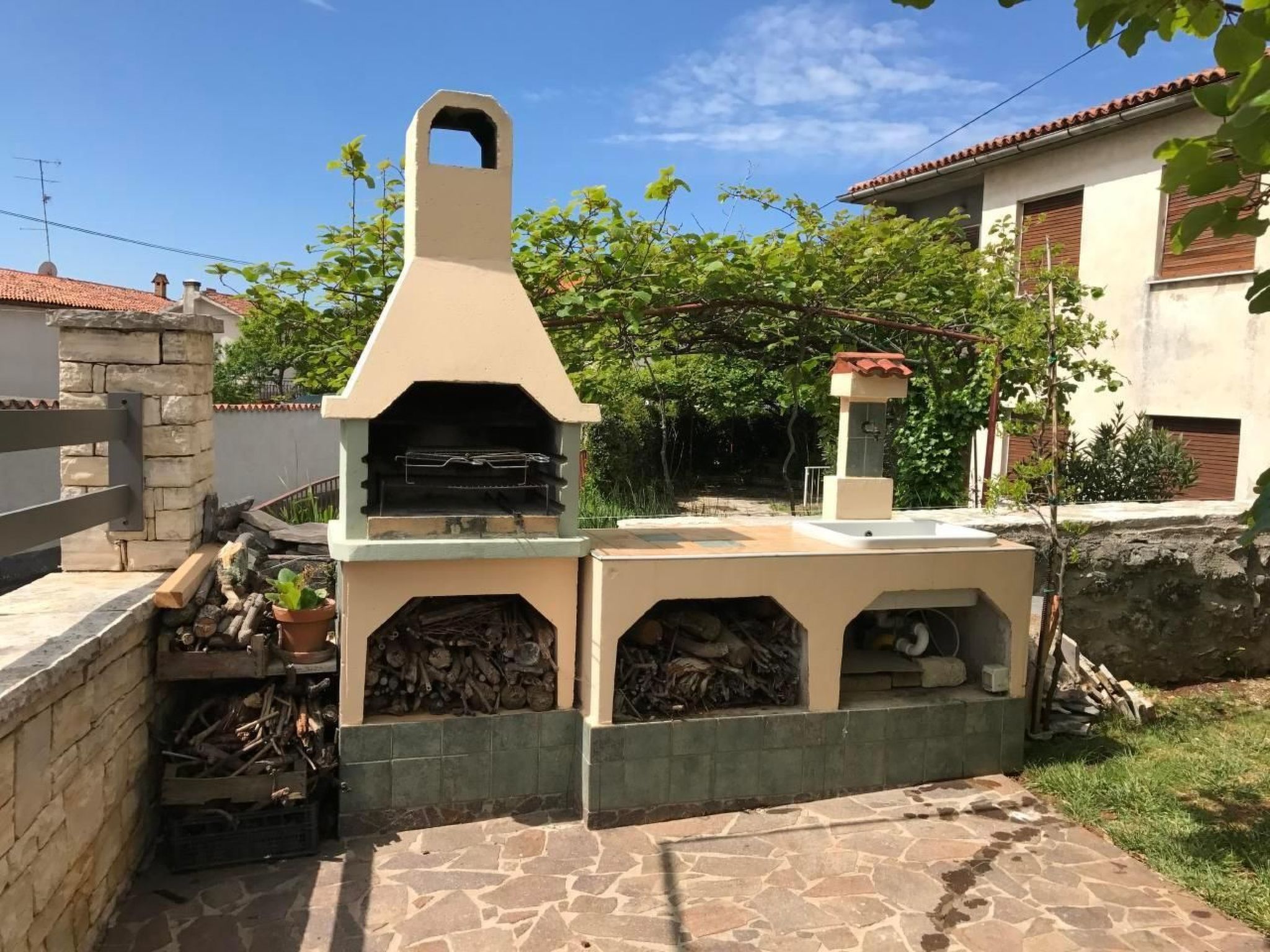 Tolles Appartement in Umag mit Grill, Terrasse und Garten-Image-tags.info