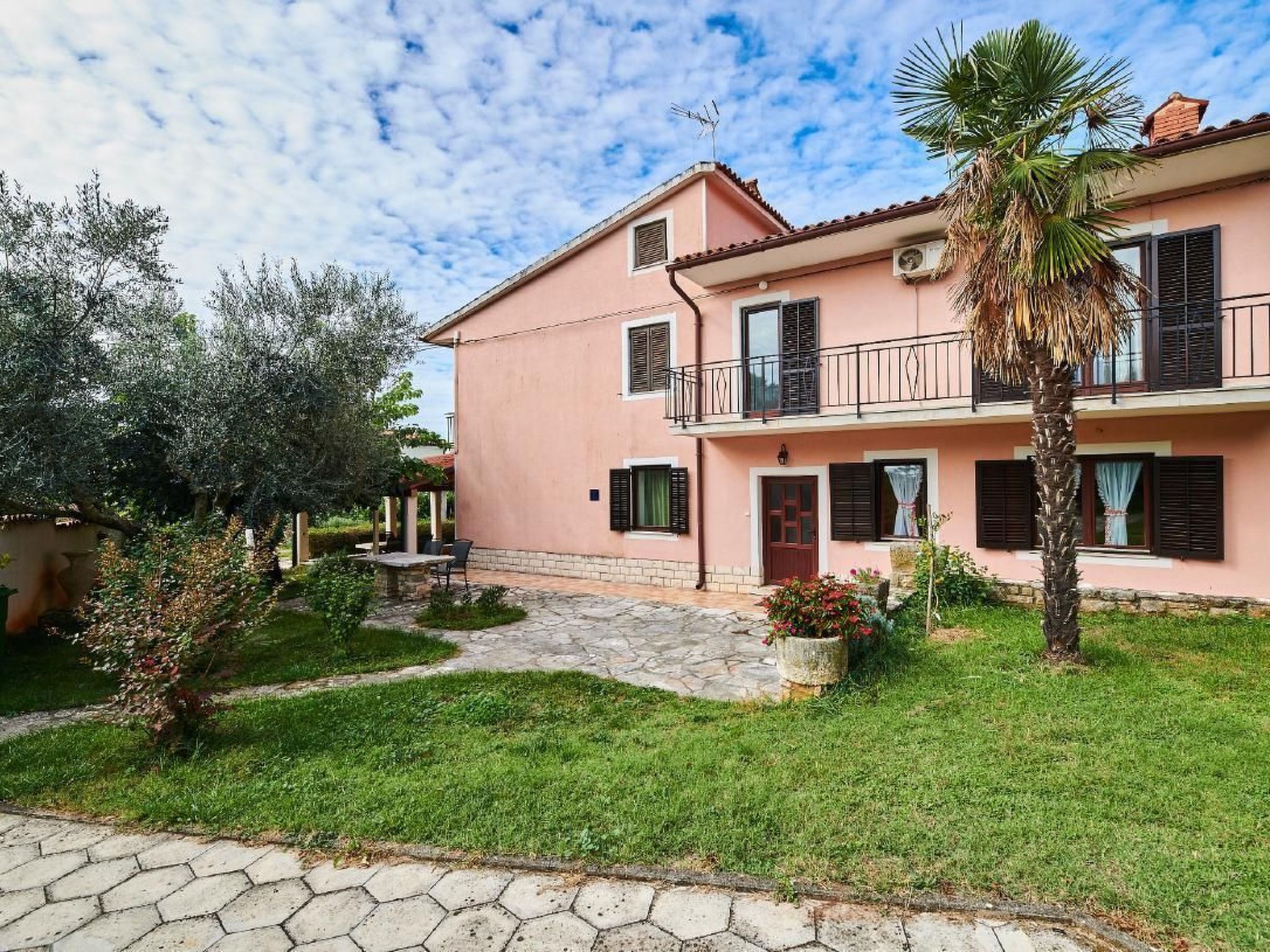 Wohnung in Valica mit Großem Garten