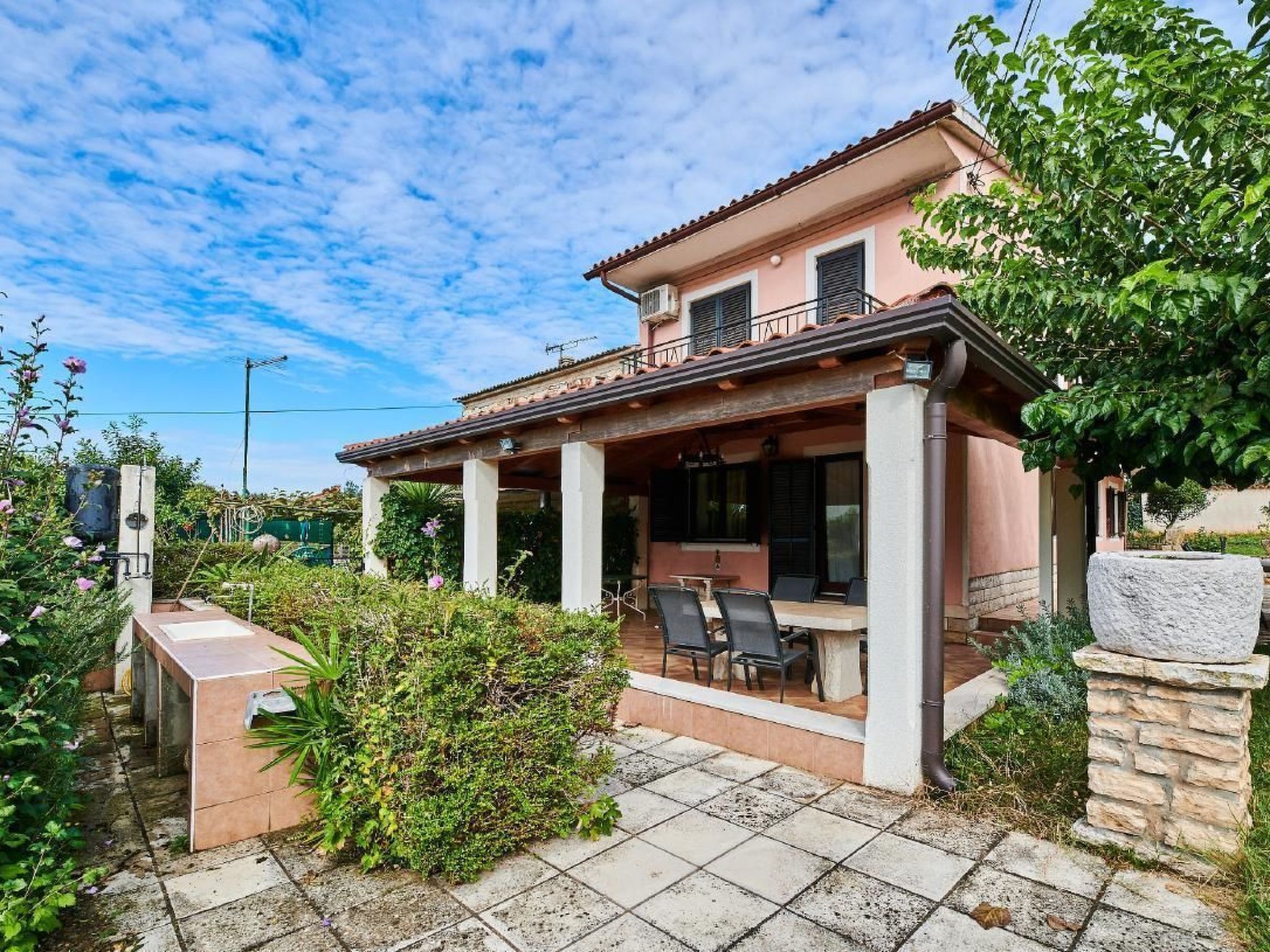 Wohnung in Valica mit Großem Garten