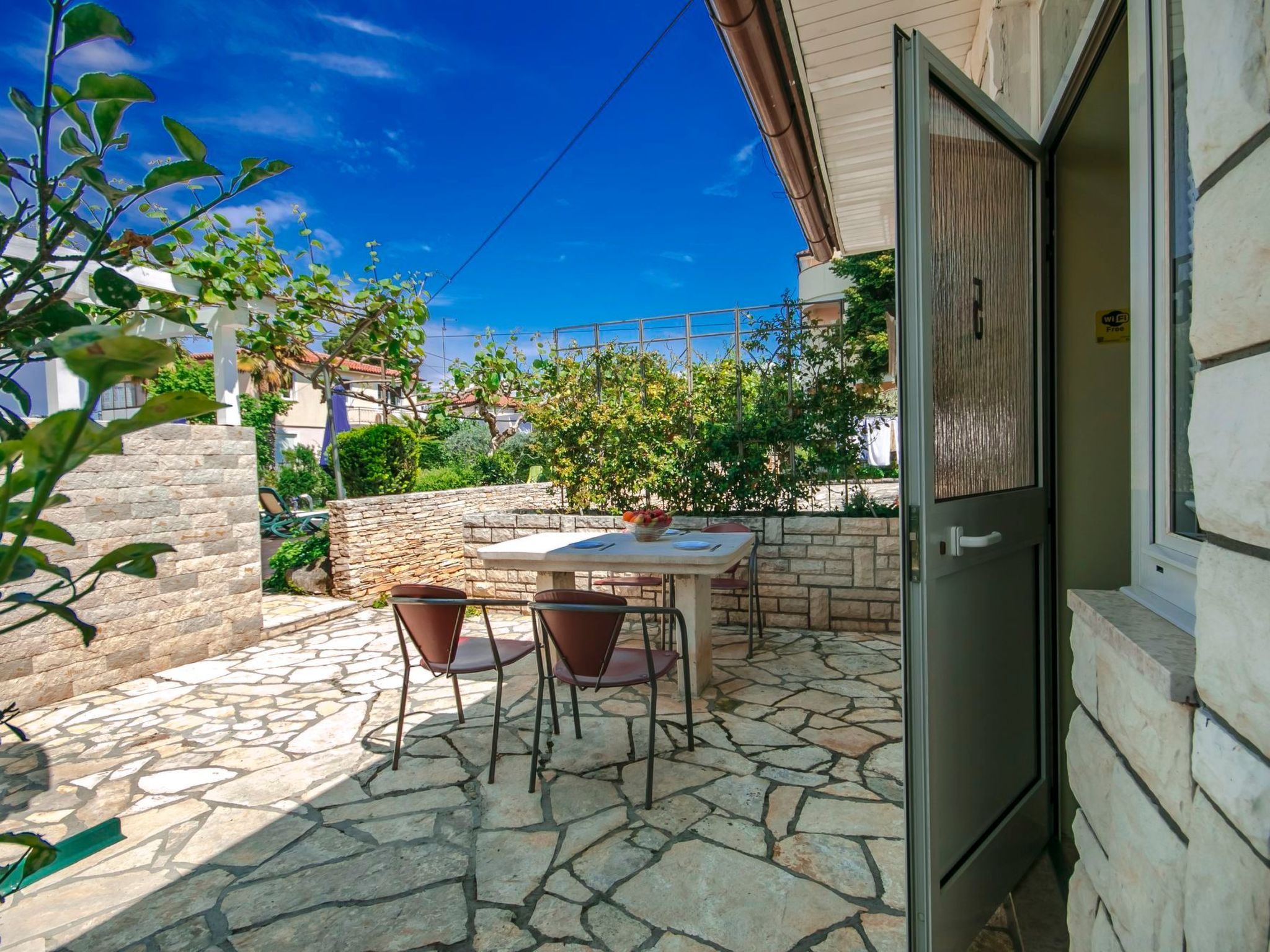 Apartment Nika 5 in der Residenz mit Pool und Whirlpool in Strandnähe-Buiten