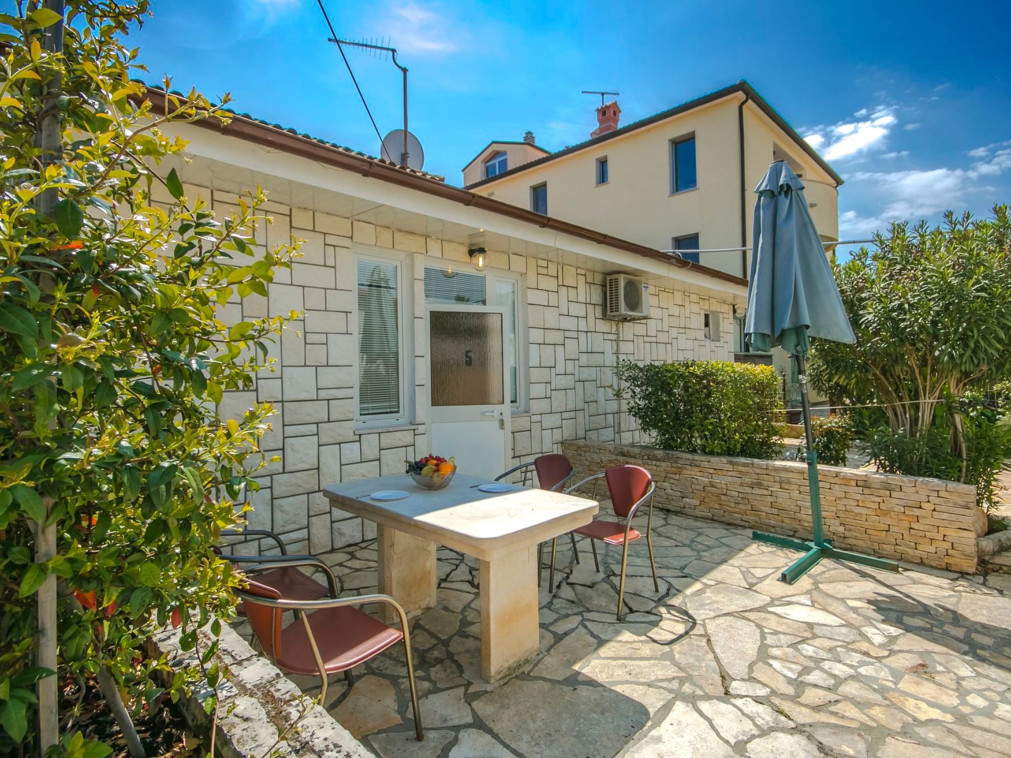 Apartment Nika 5 in der Residenz mit Pool und Whirlpool in Strandnähe-Buiten