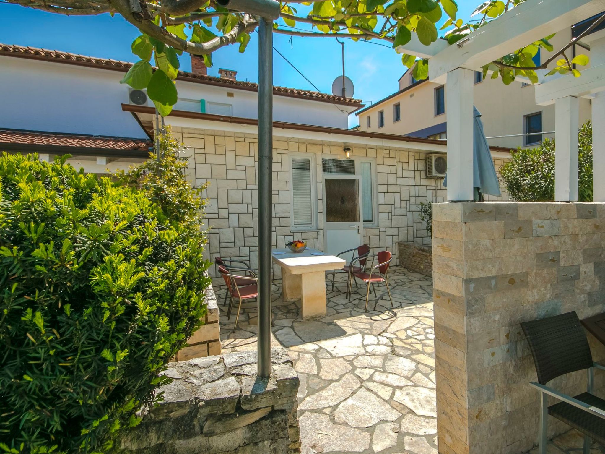 Apartment Nika 5 in der Residenz mit Pool und Whirlpool in Strandnähe-Buiten