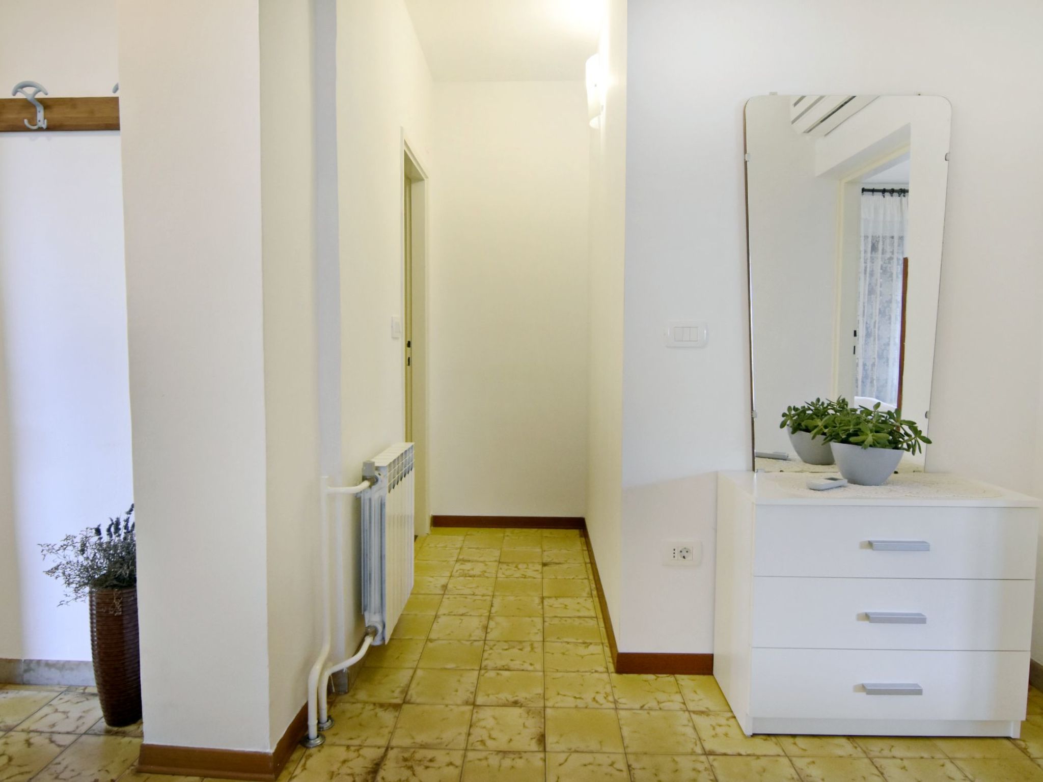 Elizabeta-Image-tags.info