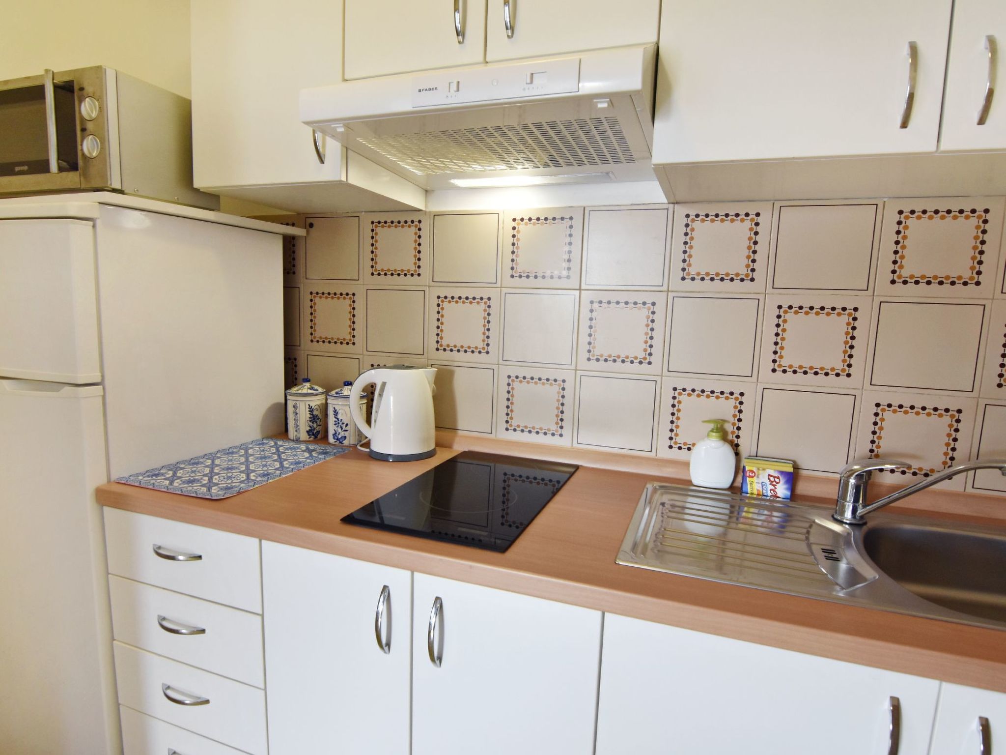 Elizabeta-Image-tags.info