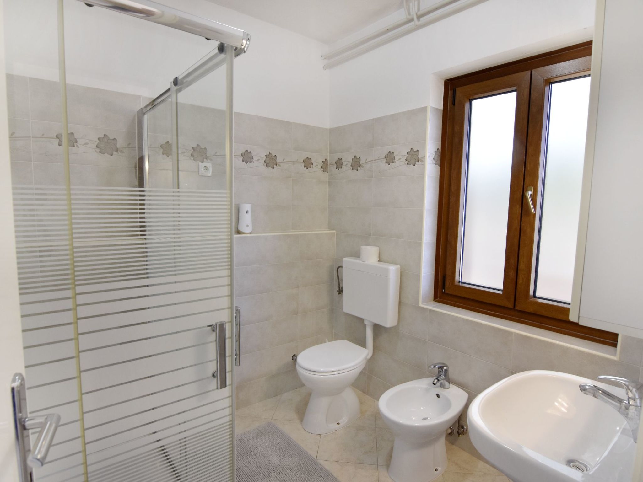 LINO B4-Image-tags.info